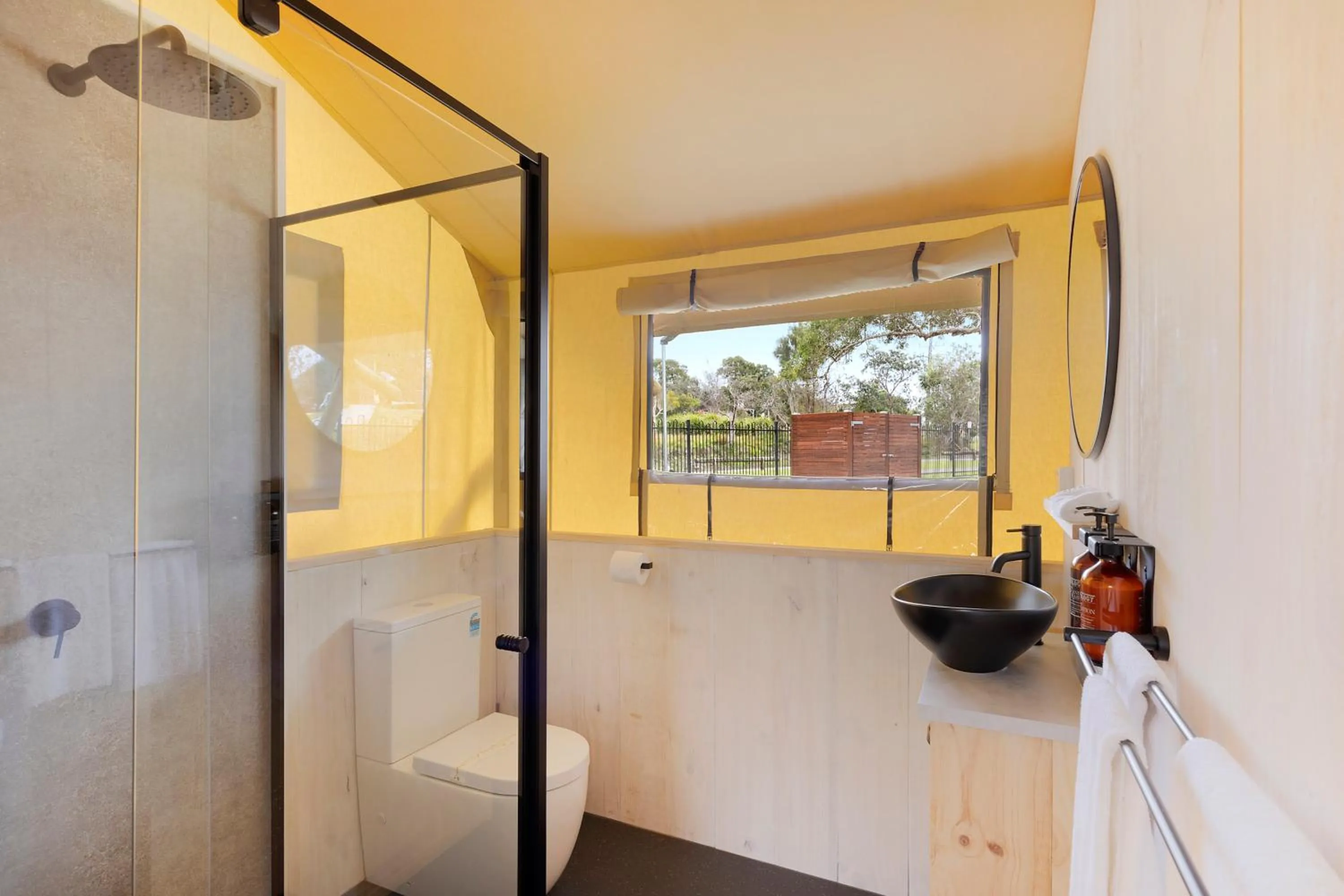 Shower in Reflections Bonny Hills - Holiday Park