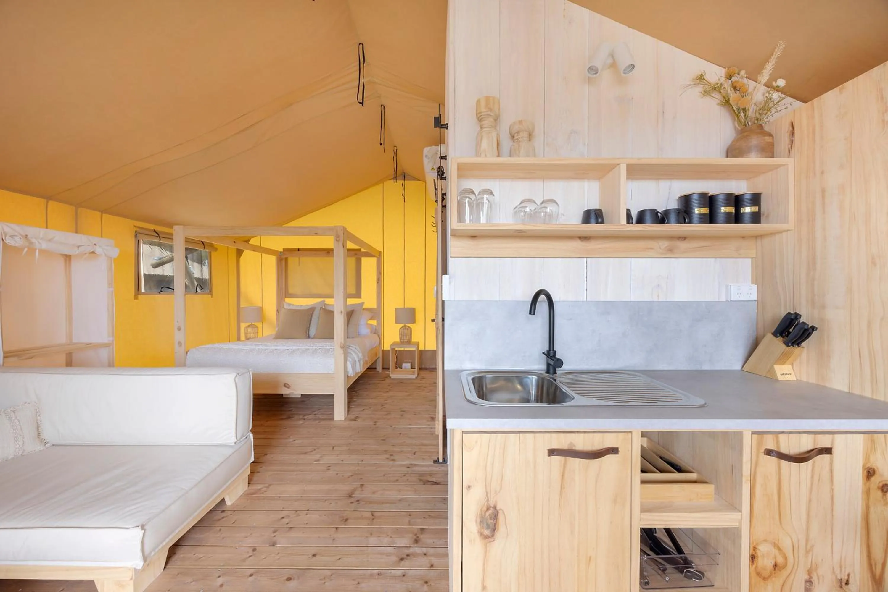 Photo of the whole room, Bed in Reflections Bonny Hills - Holiday Park