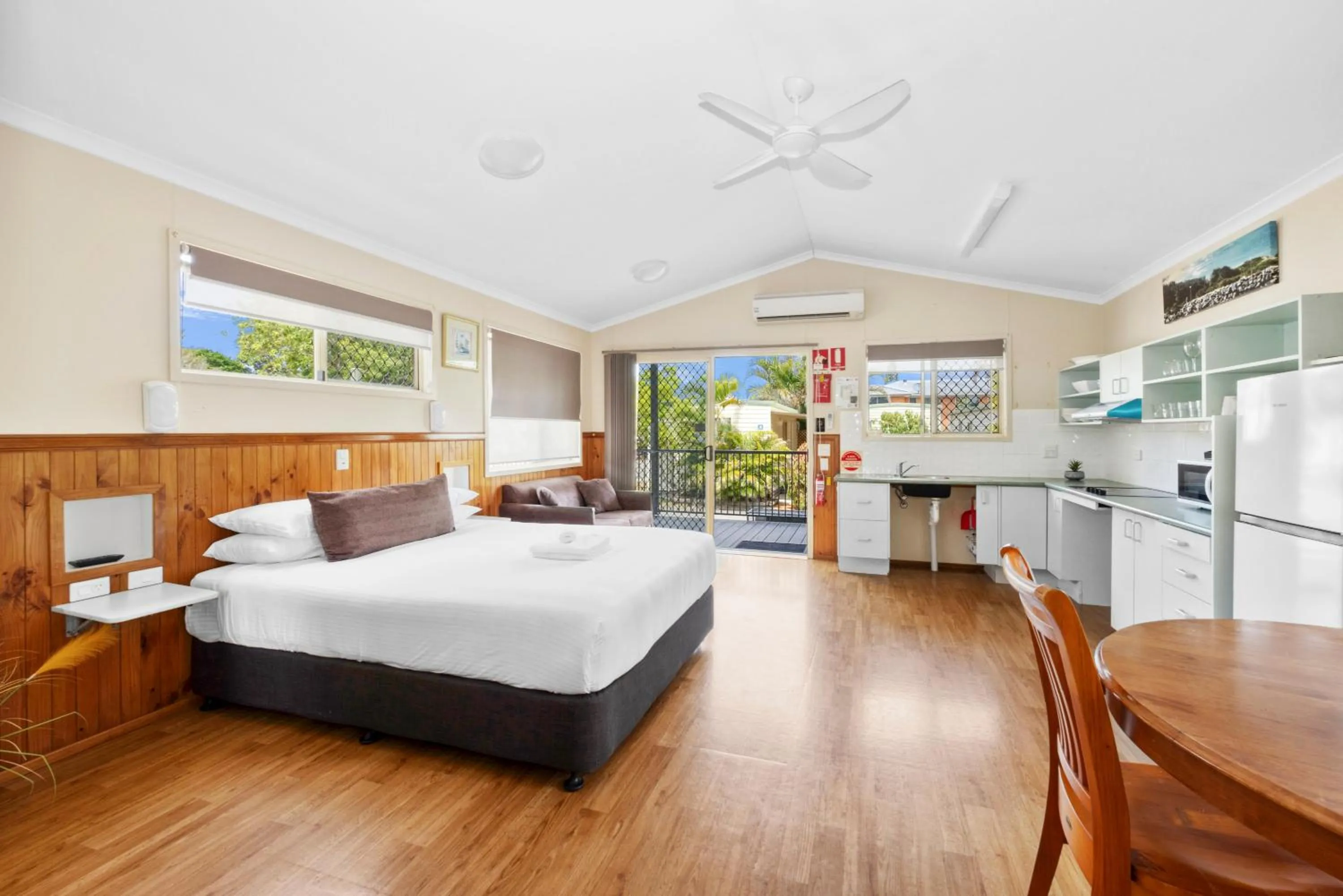 Bed in Reflections Tuncurry - Holiday Park