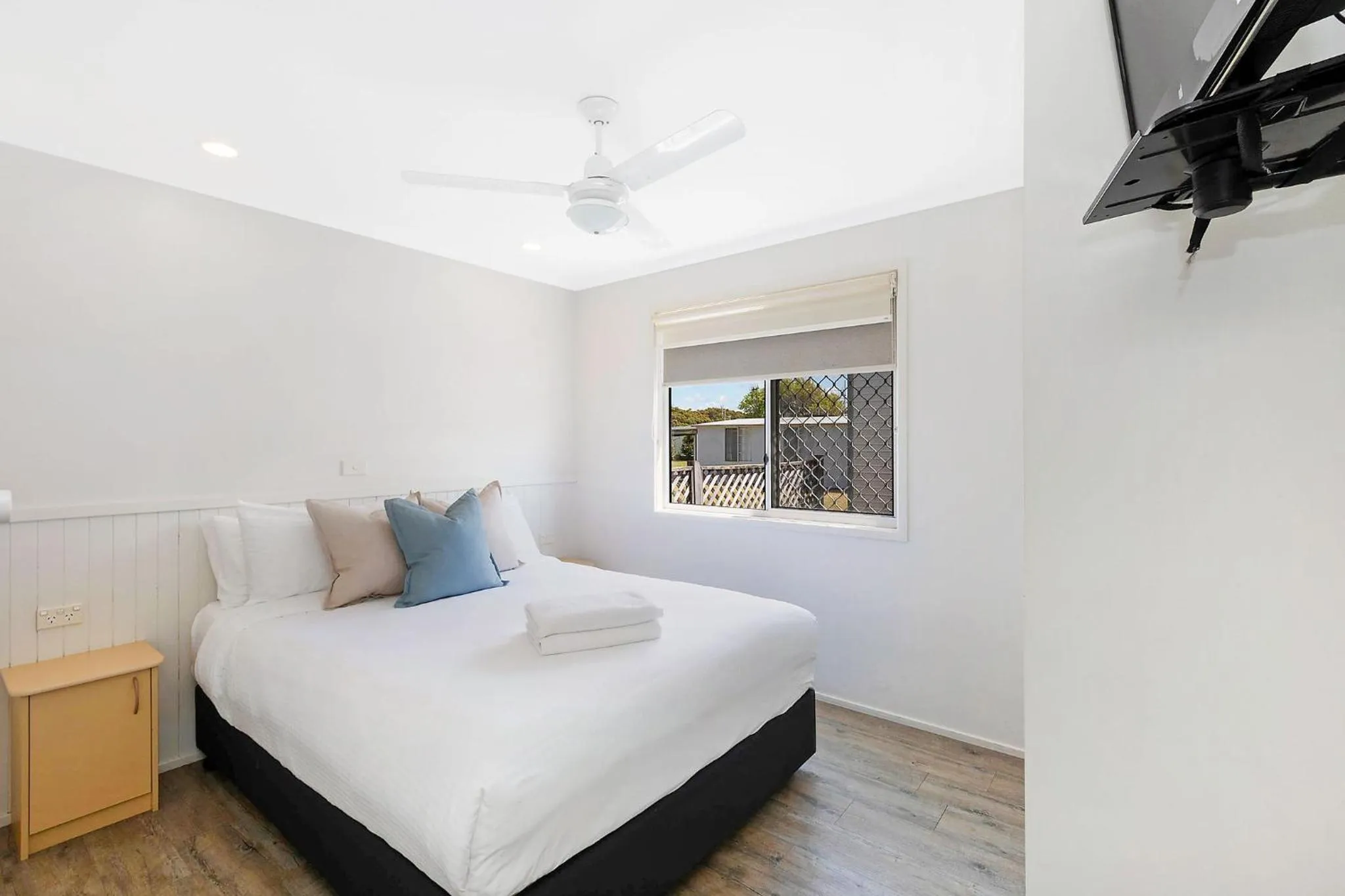 Bed in Reflections Hawks Nest - Holiday Park