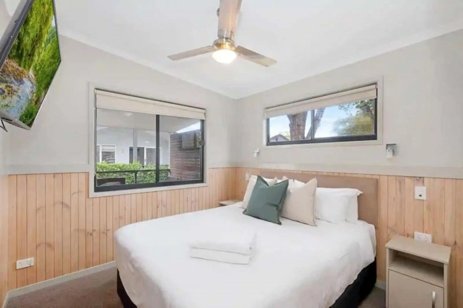 Bed in Reflections Hawks Nest - Holiday Park