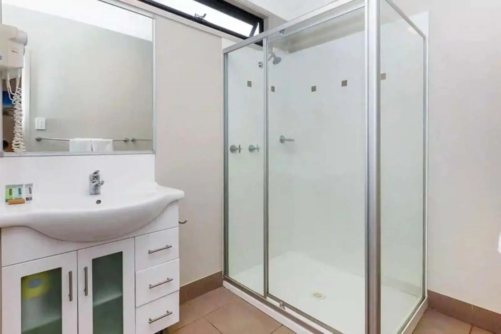 Shower in Reflections Hawks Nest - Holiday Park