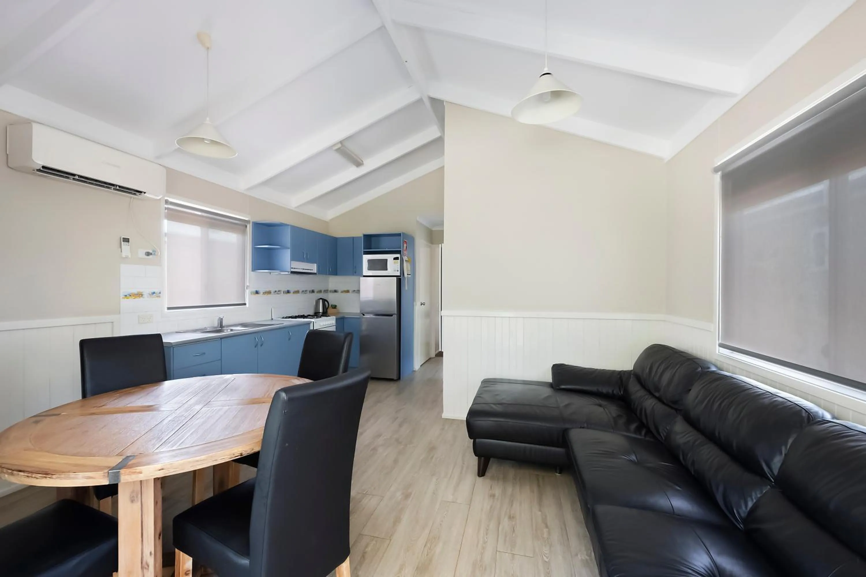 Dining area in Reflections Jimmys Beach - Holiday Park