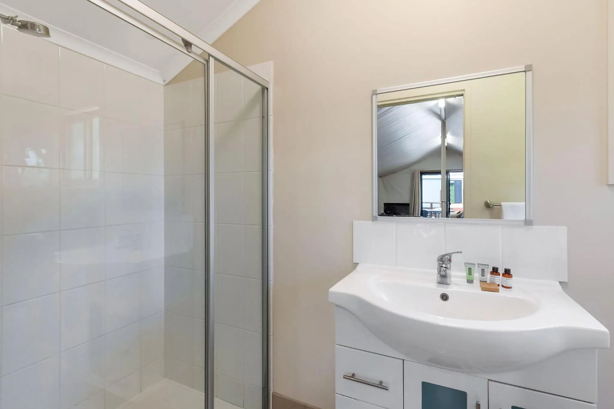 Bathroom in Reflections Jimmys Beach - Holiday Park