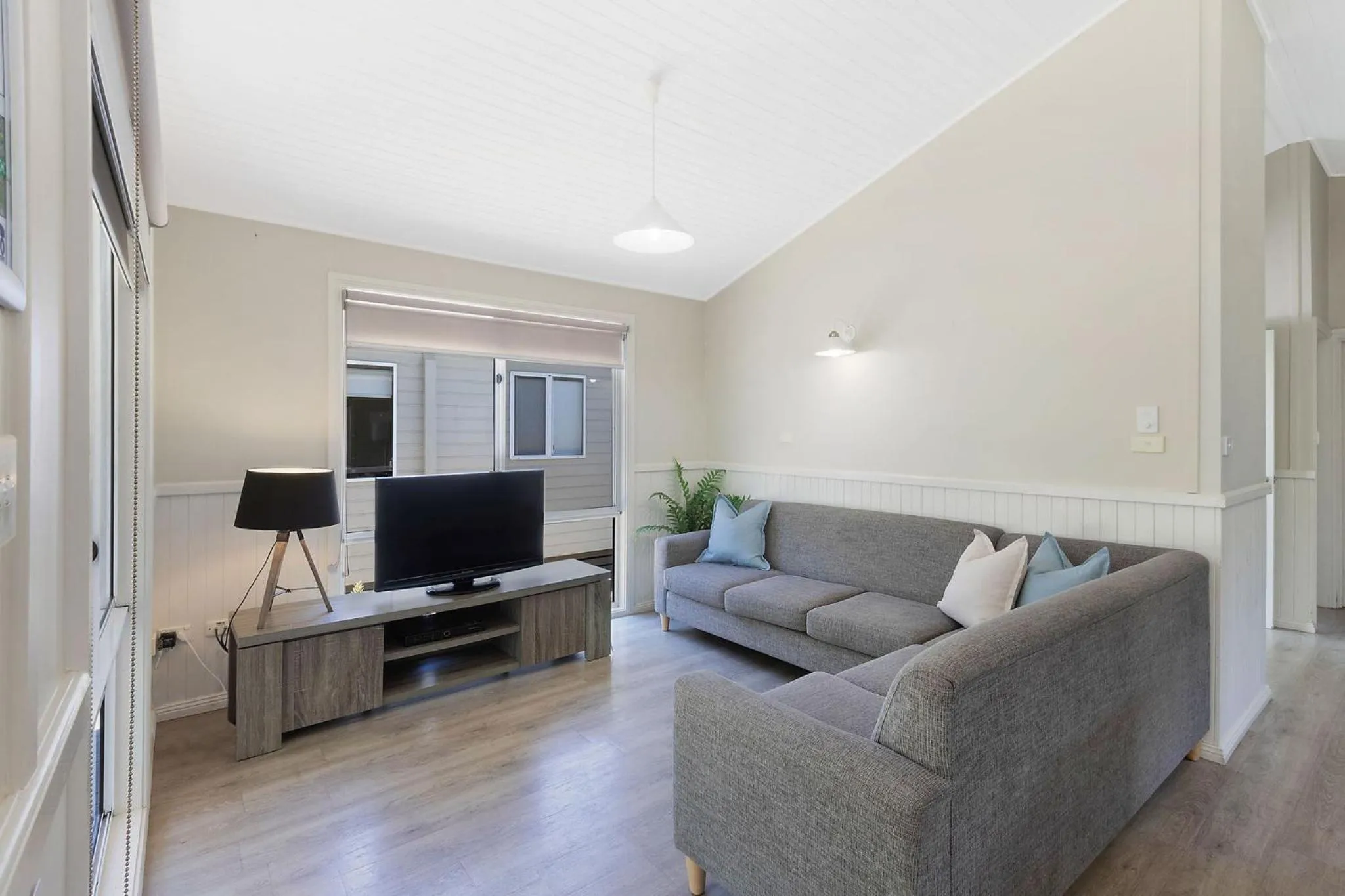 TV and multimedia in Reflections Jimmys Beach - Holiday Park