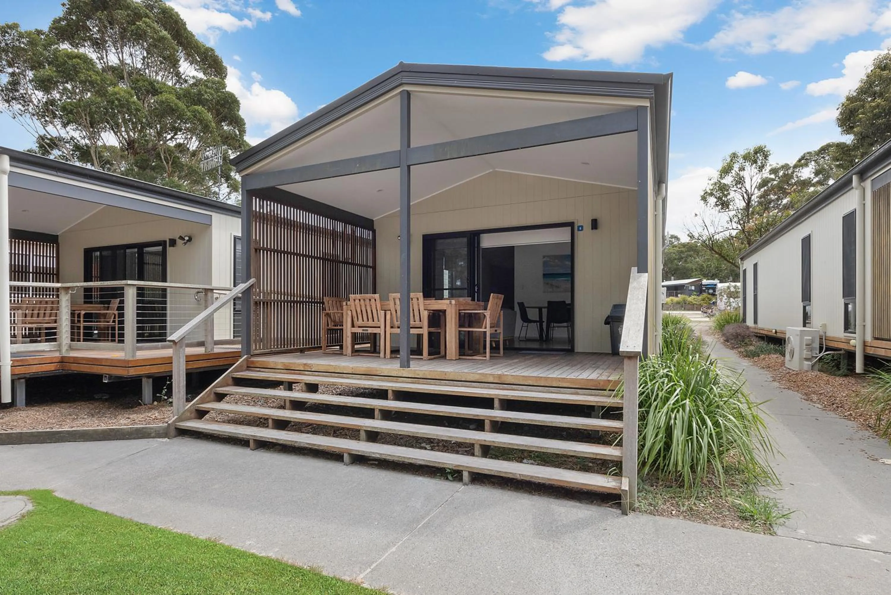 Facade/entrance in Reflections Jimmys Beach - Holiday Park