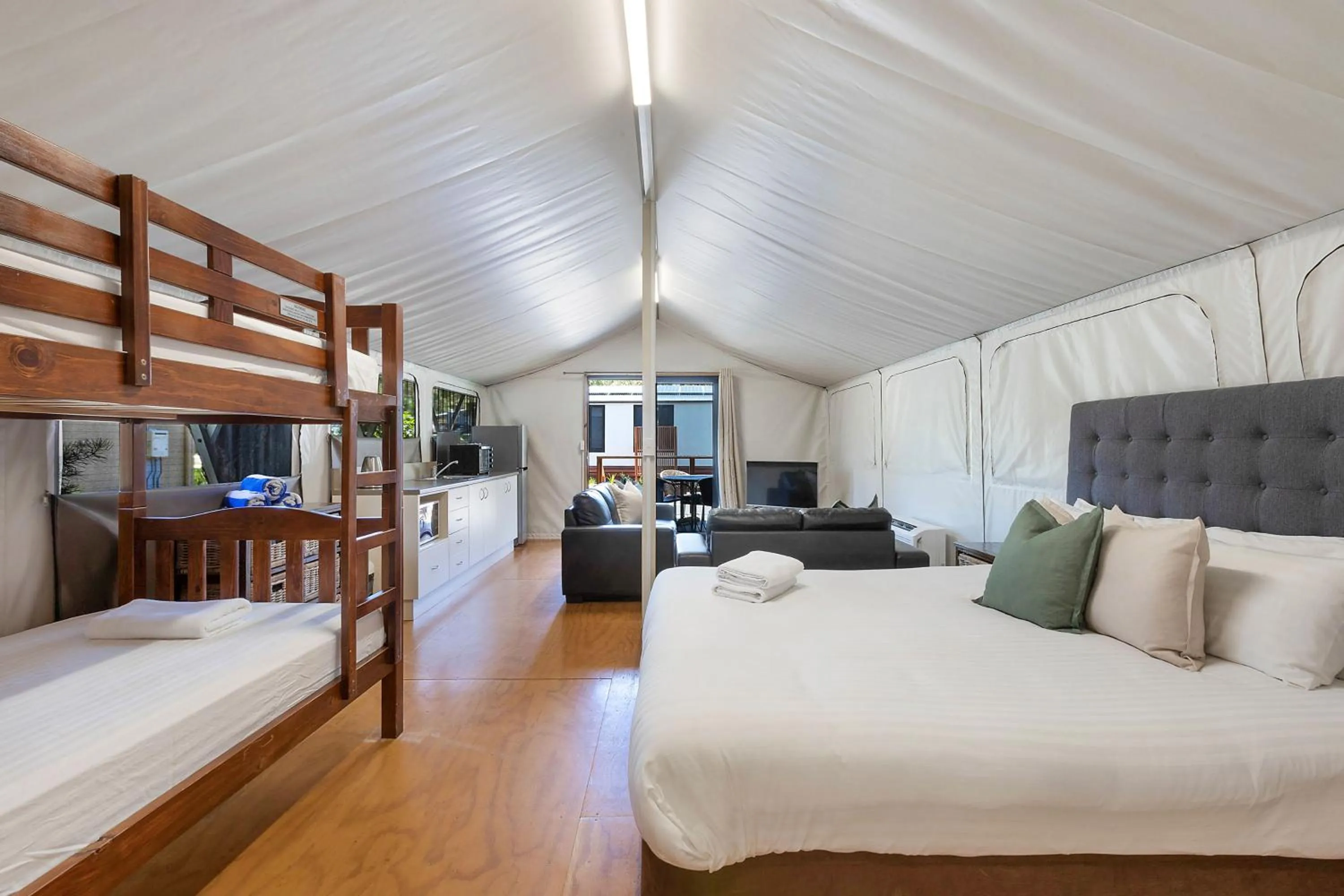 Bed in Reflections Jimmys Beach - Holiday Park