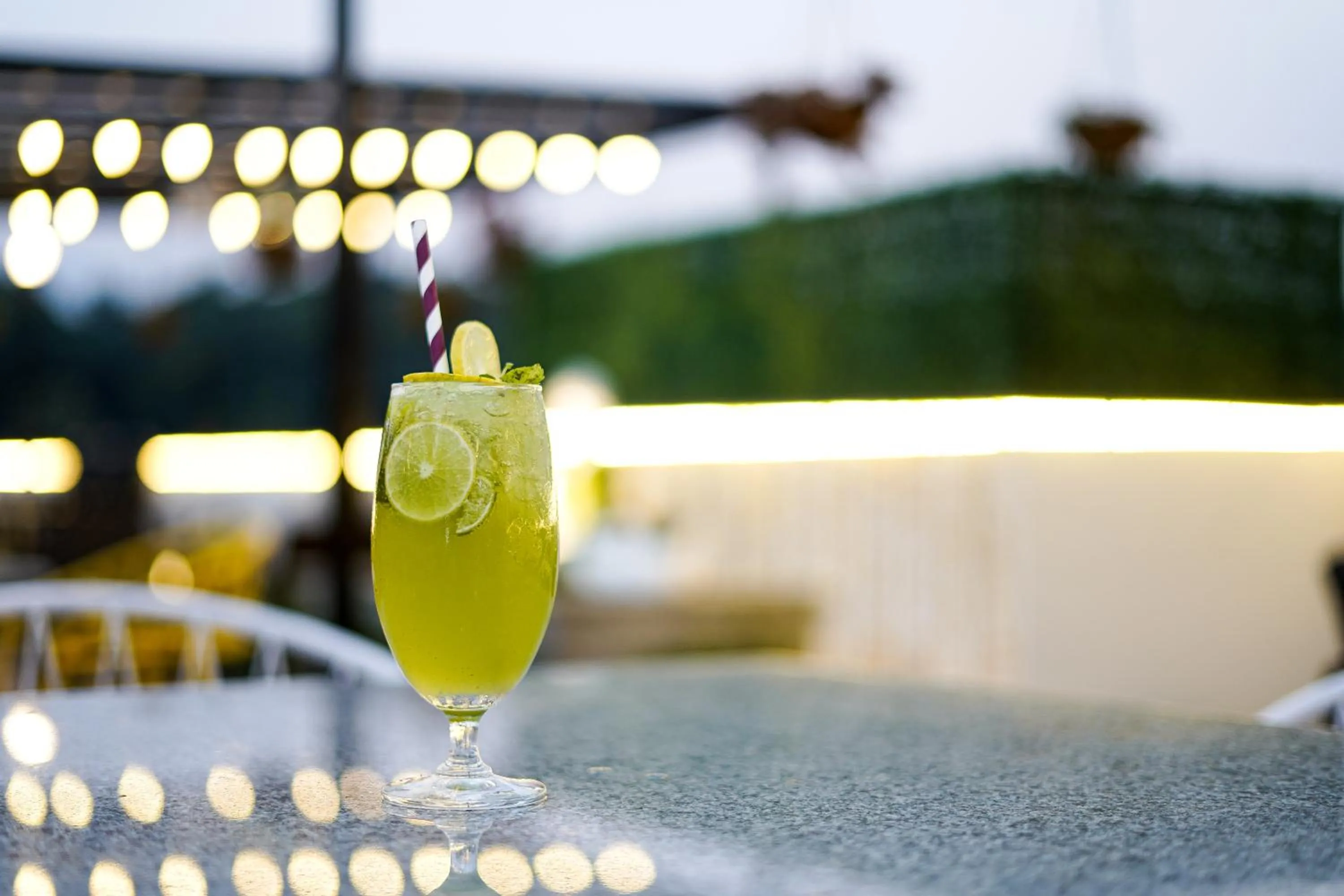 Food and drinks in The Eleganza