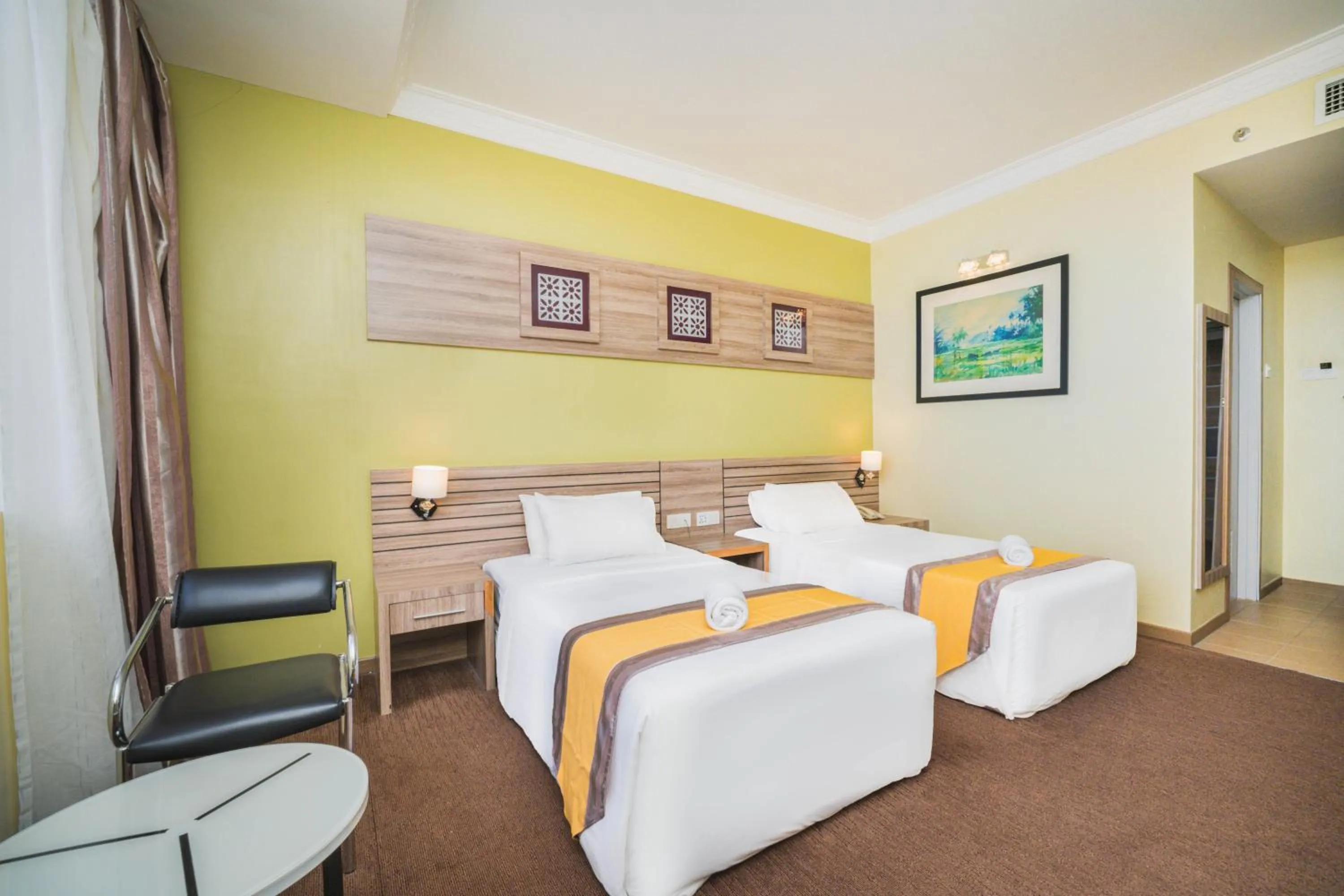 Bed in HIG Hotel & Convention