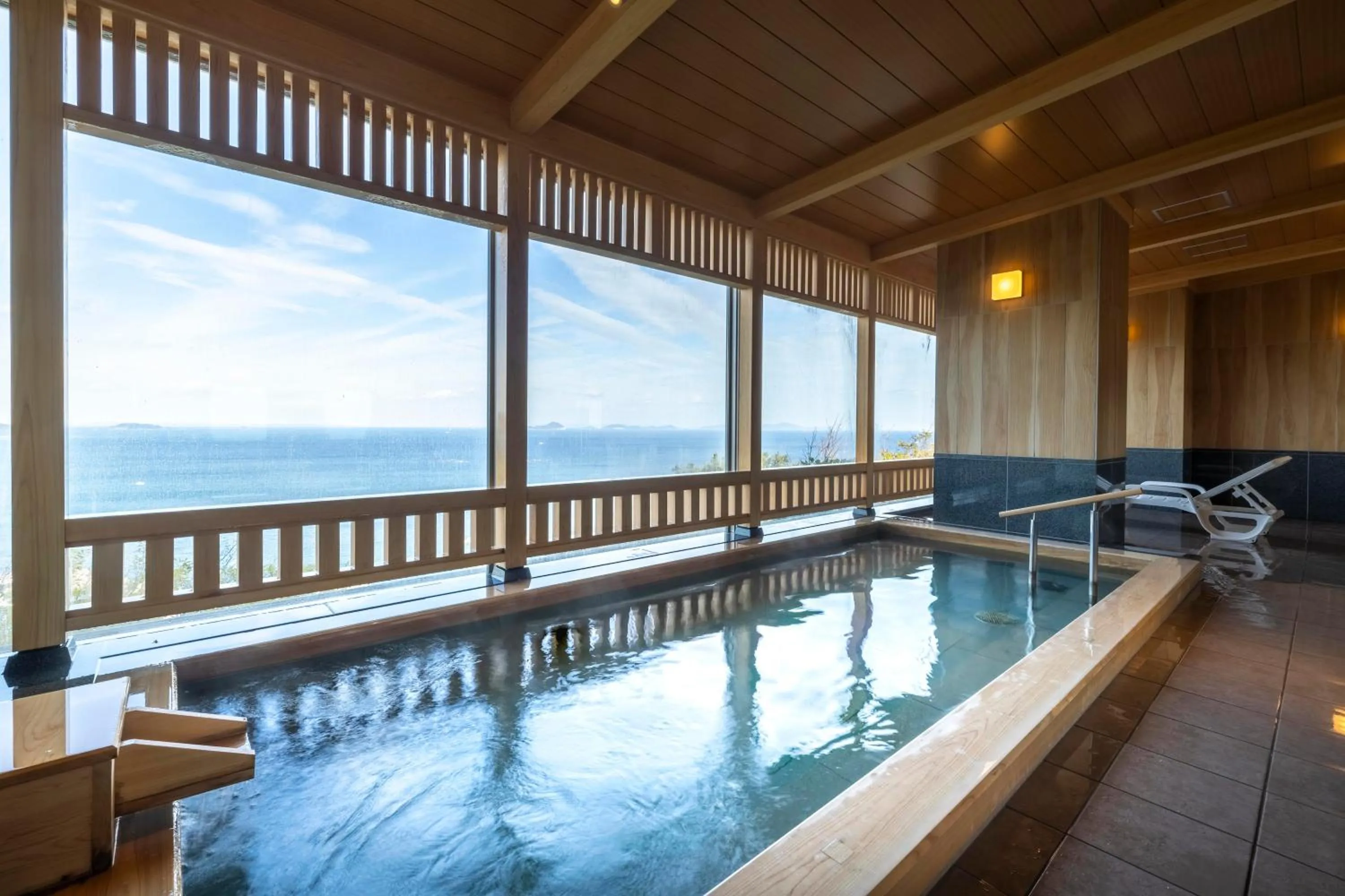 Hot Spring Bath in Ijika Daiichi Hotel Kagura