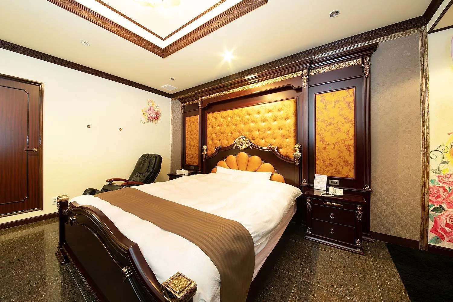 Photo of the whole room, Bed in Hotel TO