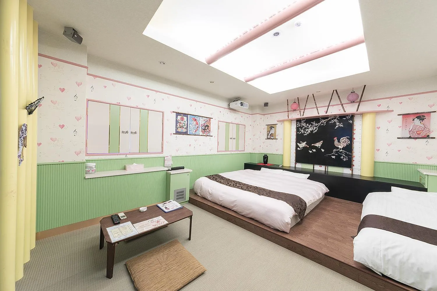 Photo of the whole room, Bed in Hotel TO