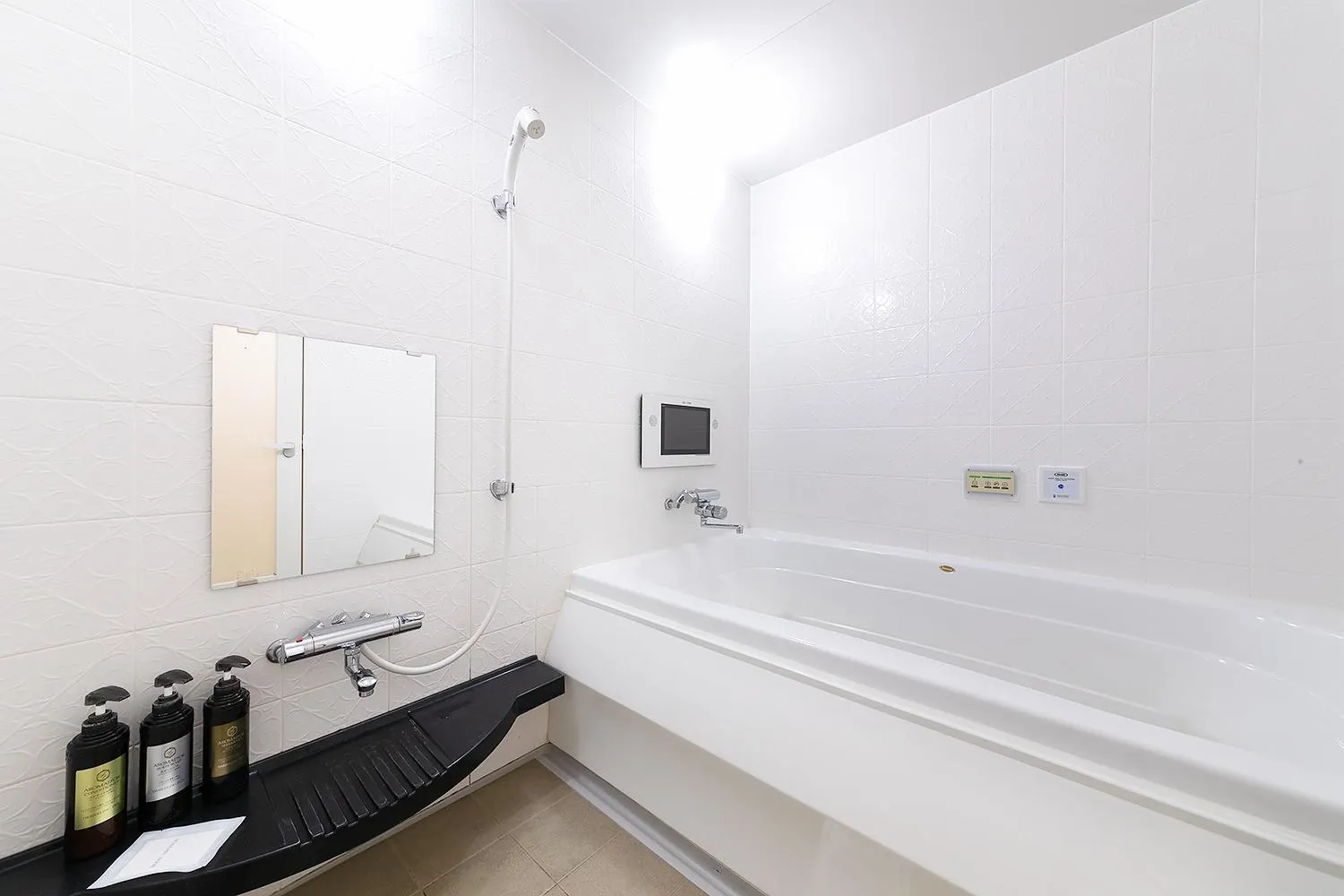 Bathroom in Hotel TO