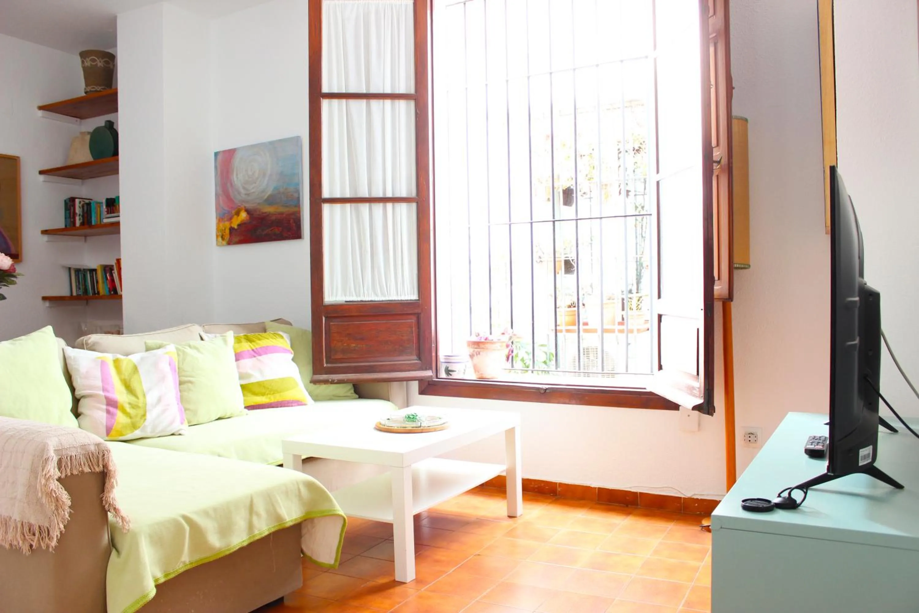 Lounge or bar, Bed in Duplex acogedor con gran terraza en pleno centro de Sevilla!