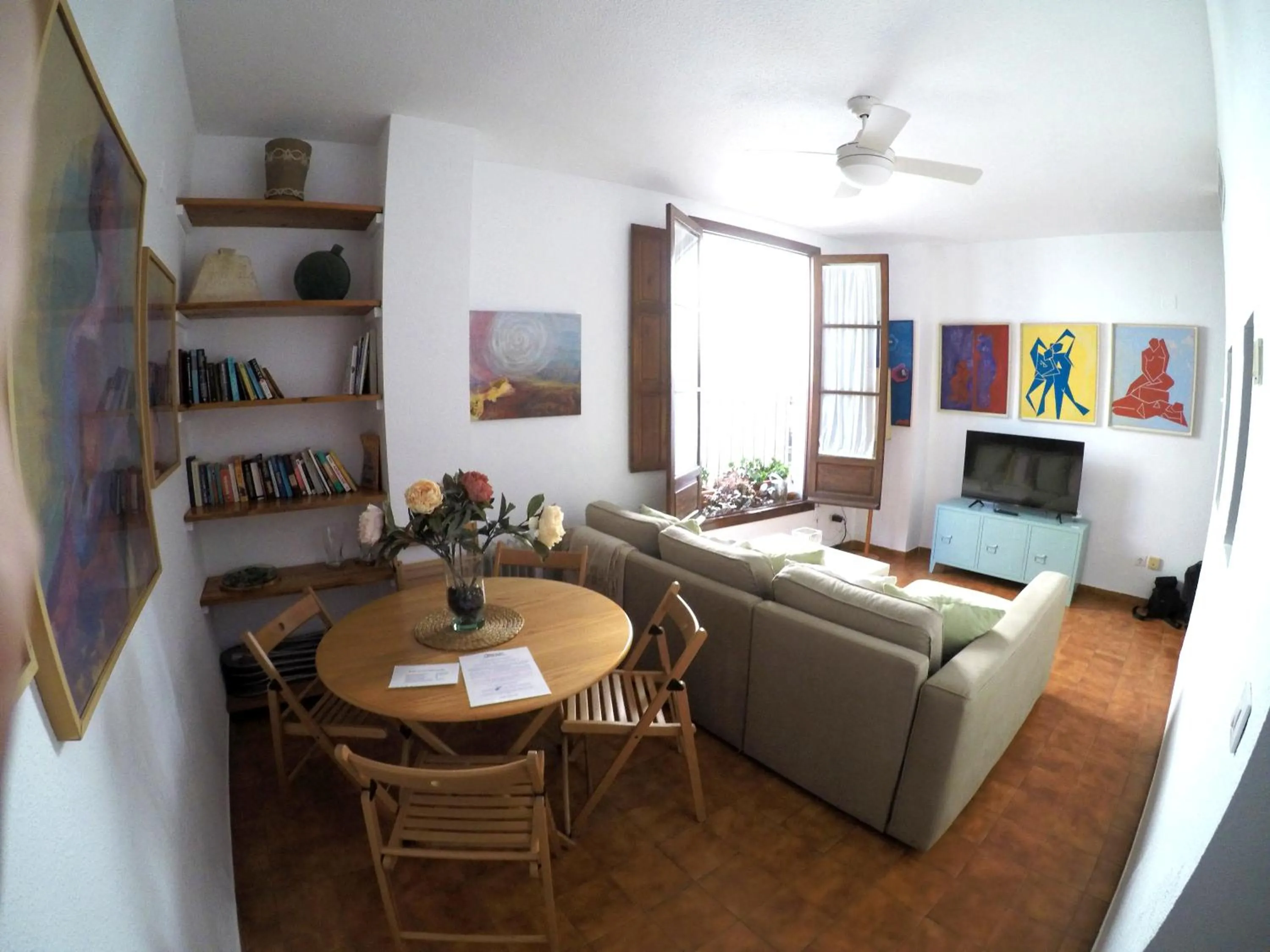 Lounge or bar in Duplex acogedor con gran terraza en pleno centro de Sevilla!