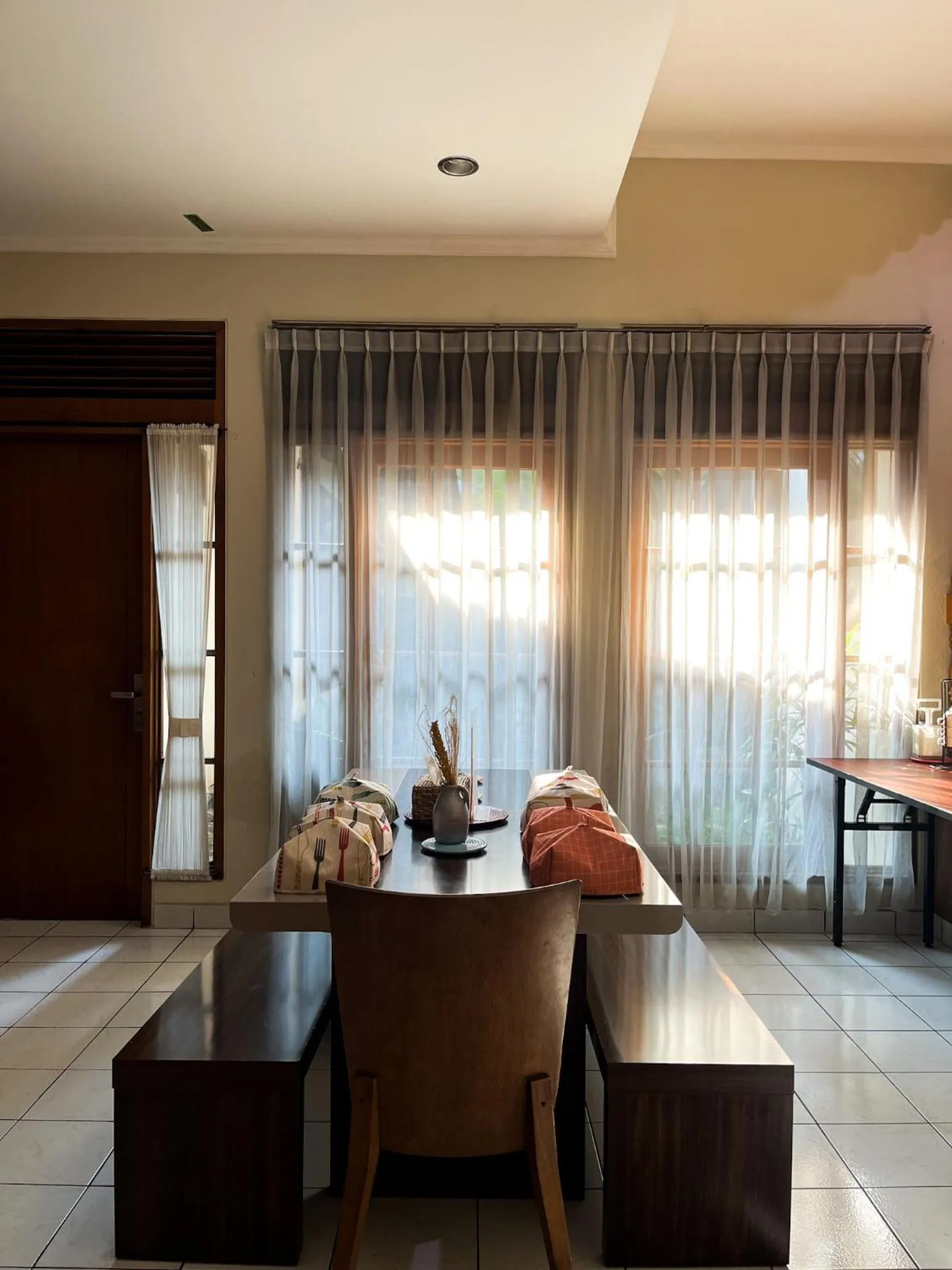 Seating area in Roemah Renjana Bandung