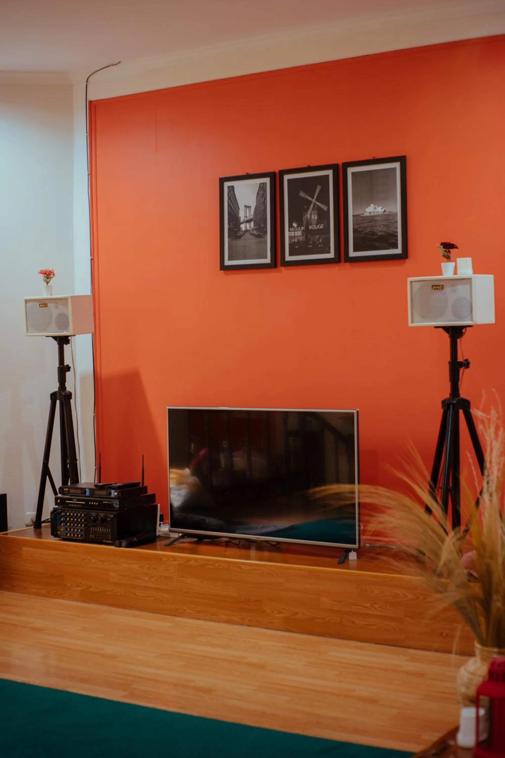 Communal lounge/ TV room in Roemah Renjana Bandung