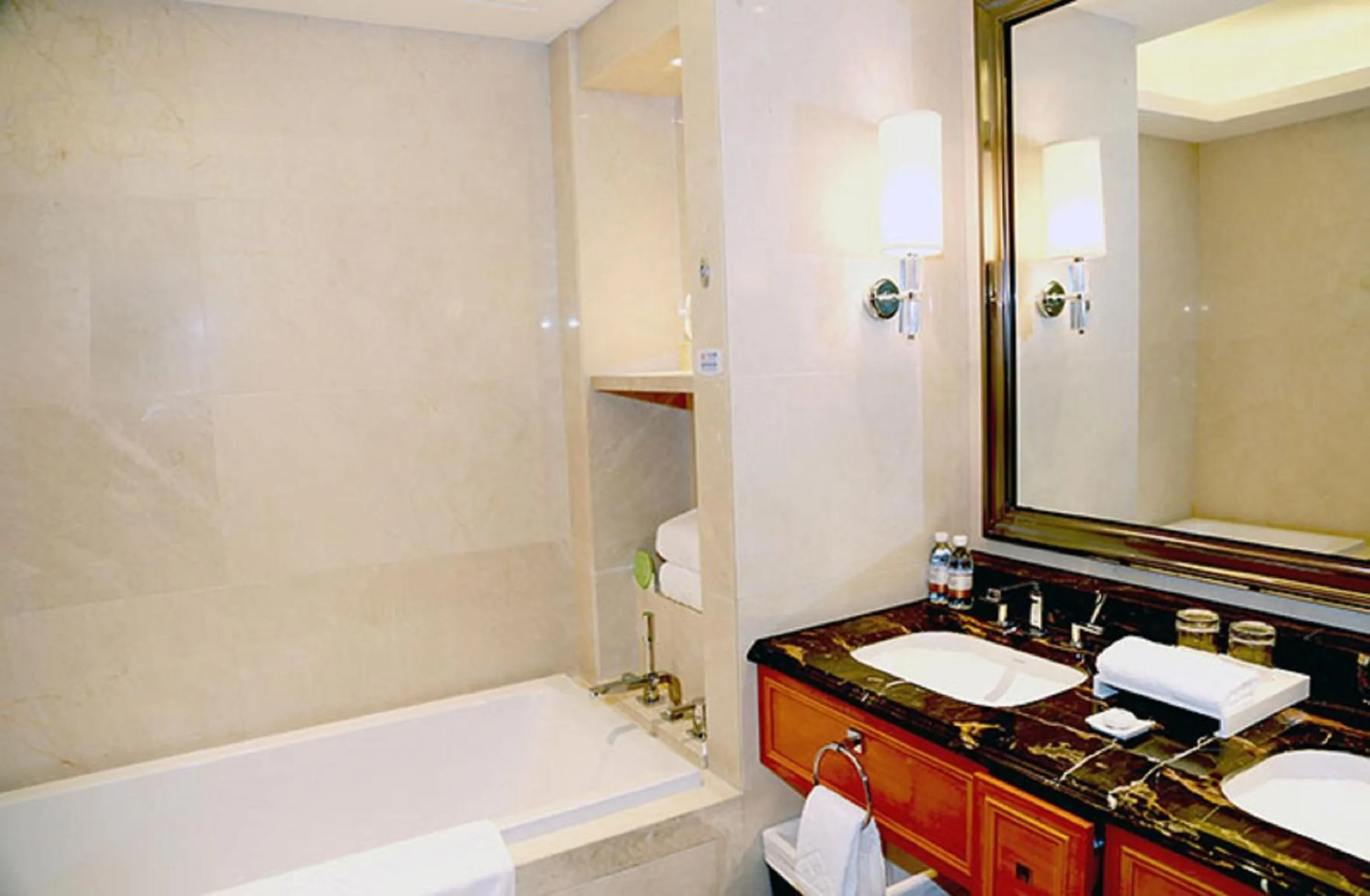 Bathroom in Huaguoshan Hotel