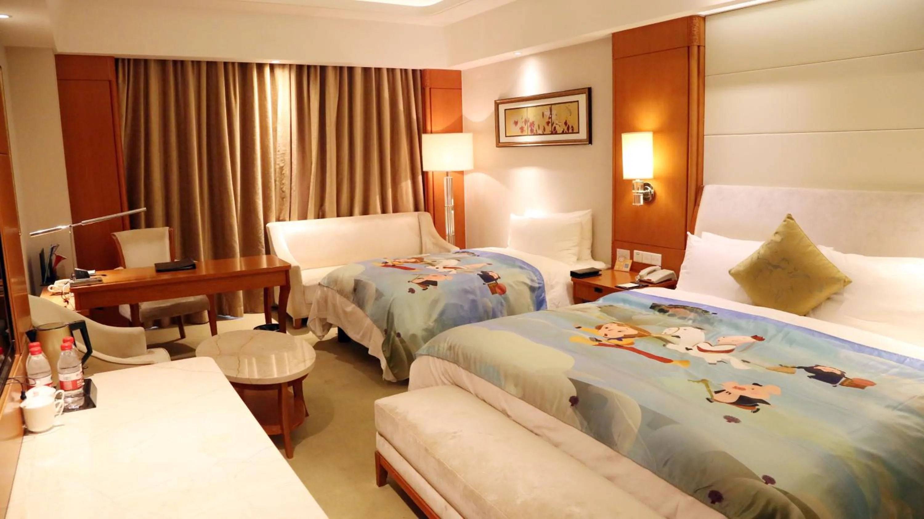 Bedroom, Bed in Huaguoshan Hotel