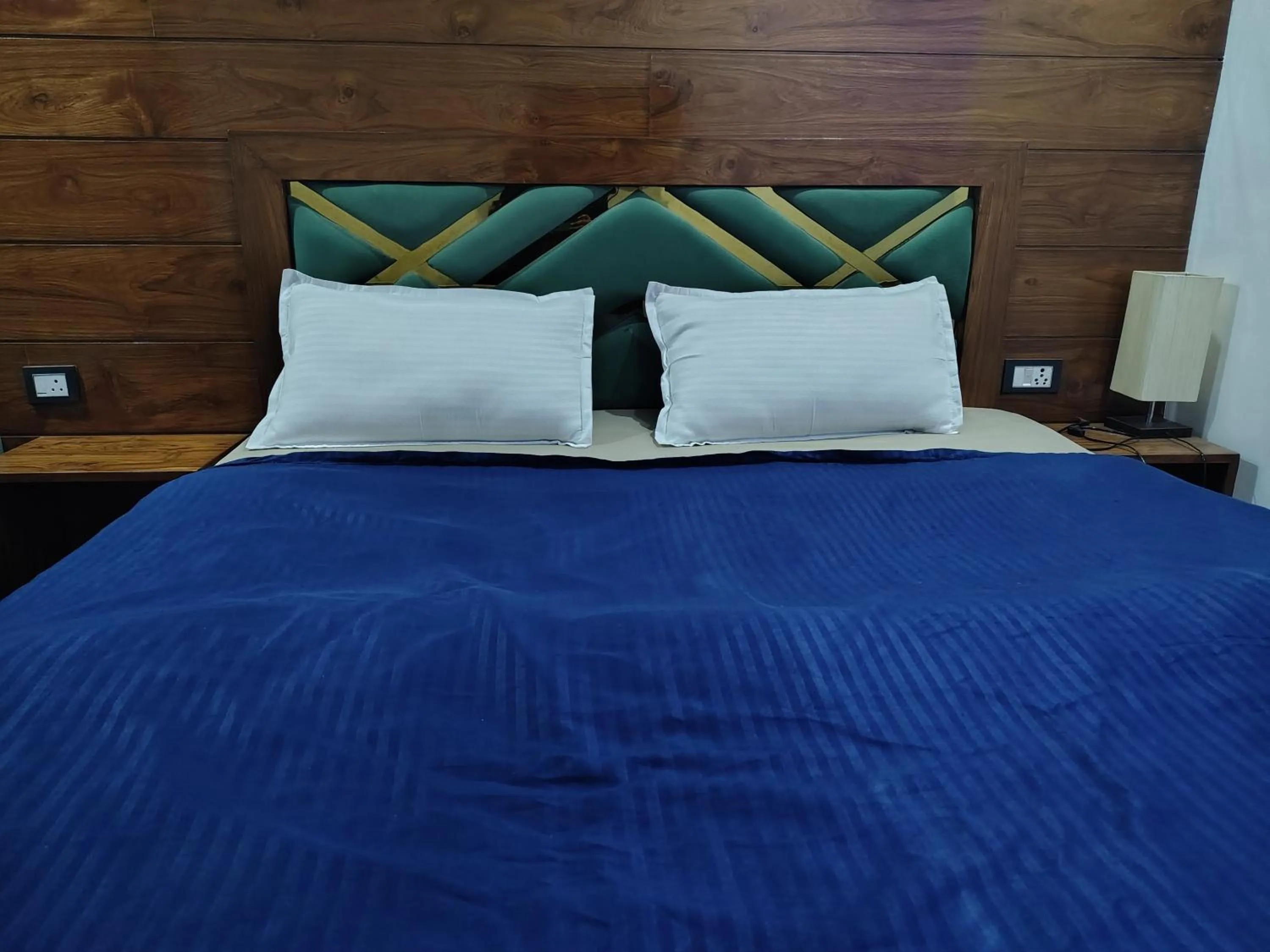 Bed in Chakrata Inn Resort