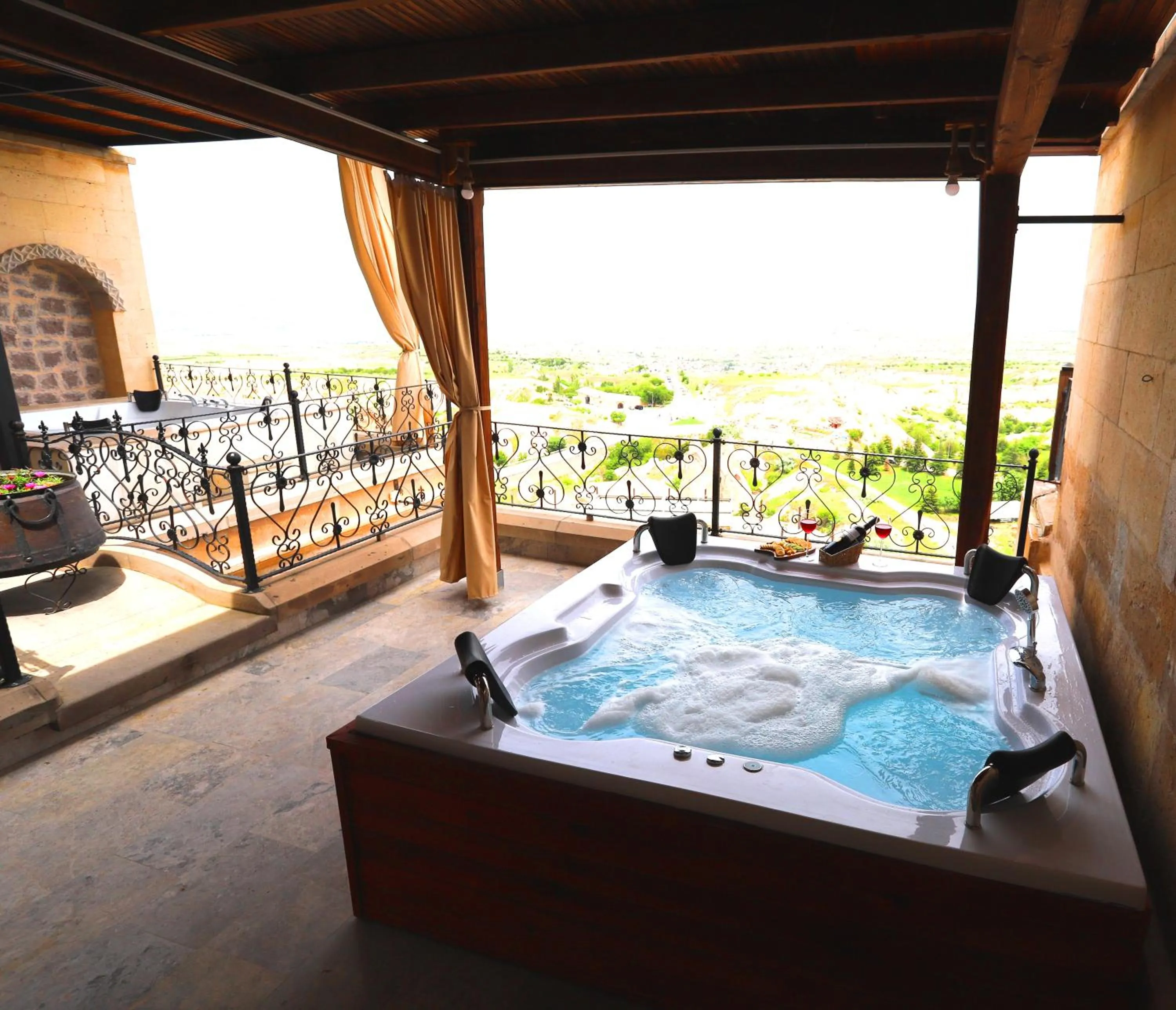 Hot Tub in Simera in Cappadocia - Special Class - Best View Rooftop