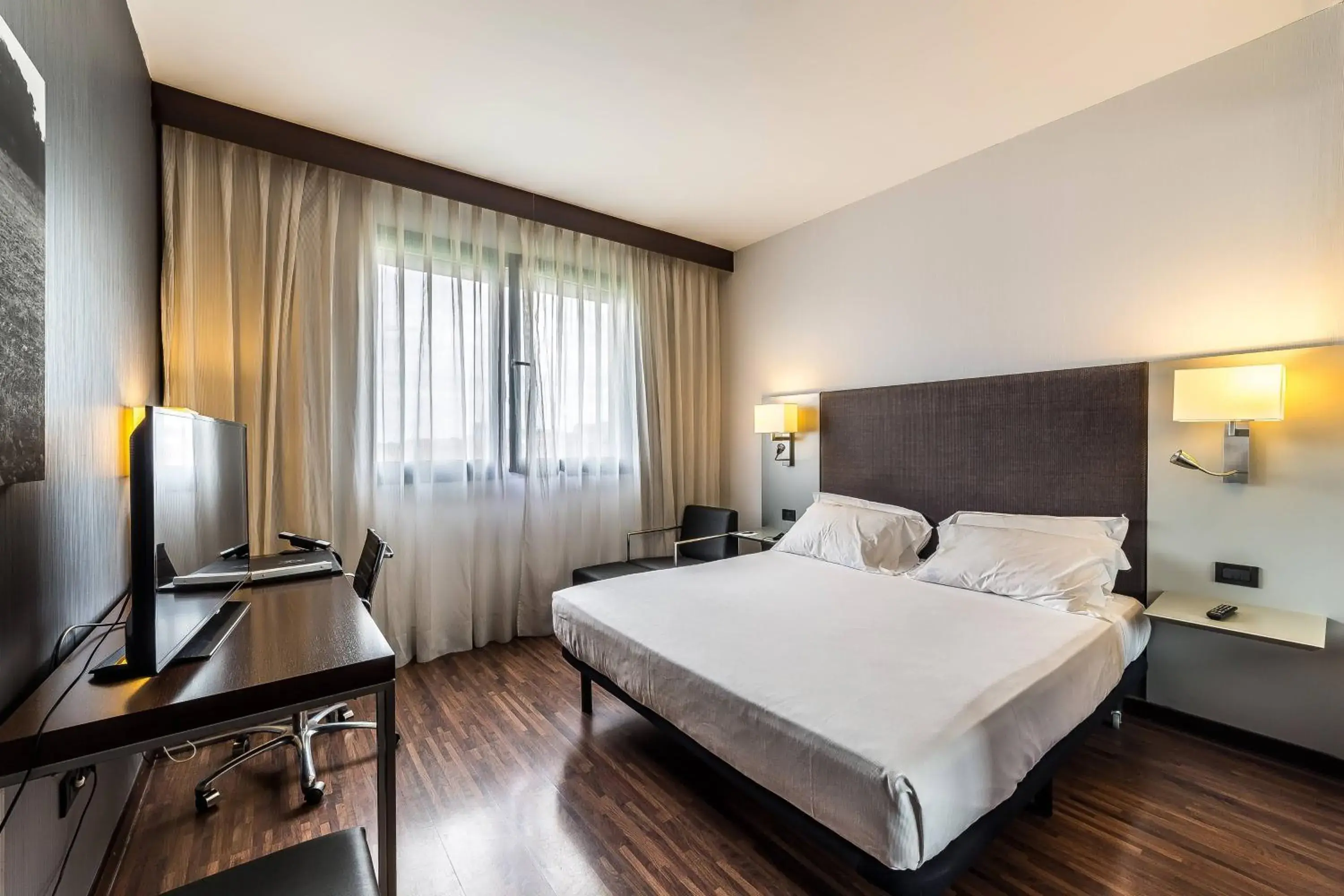 Standard Plus King Room, Guest room, 1 King in AC Hotel Padova by Marriott Standard Plus King Room, Guest room, 1 King in AC Hotel Padova by Marriott