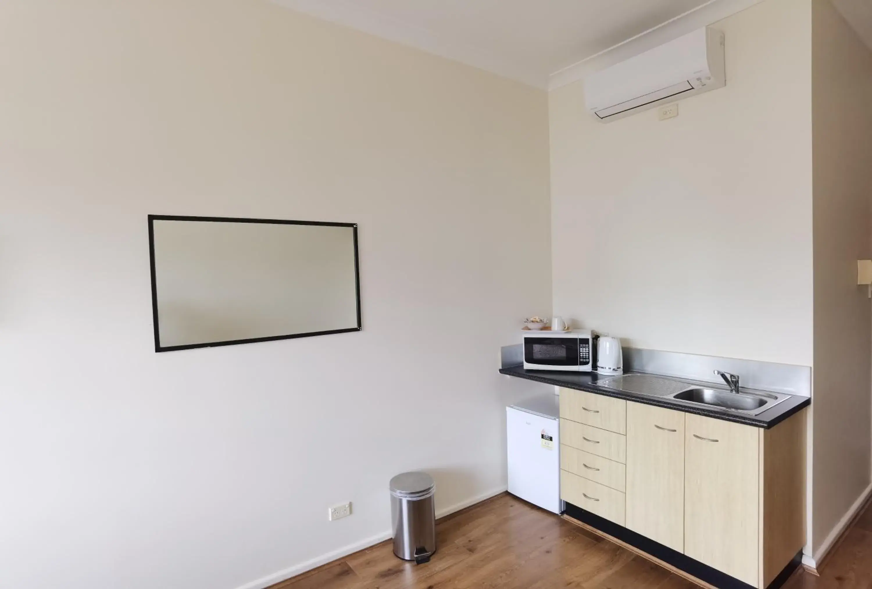 Double Room with Kitchenette in Watersedge Motel Double Room with Kitchenette in Watersedge Motel