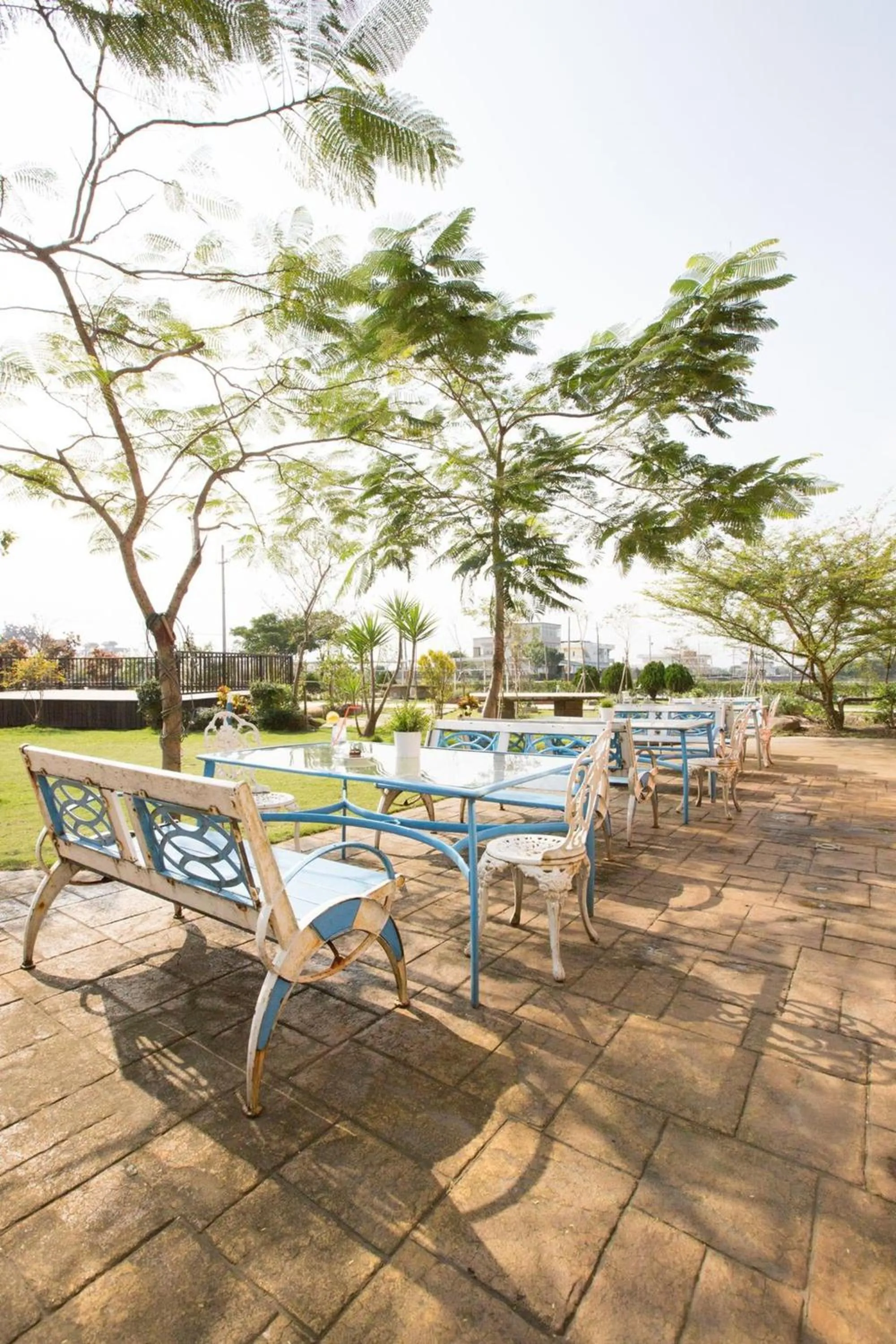 Garden view in Vanilla Twilight