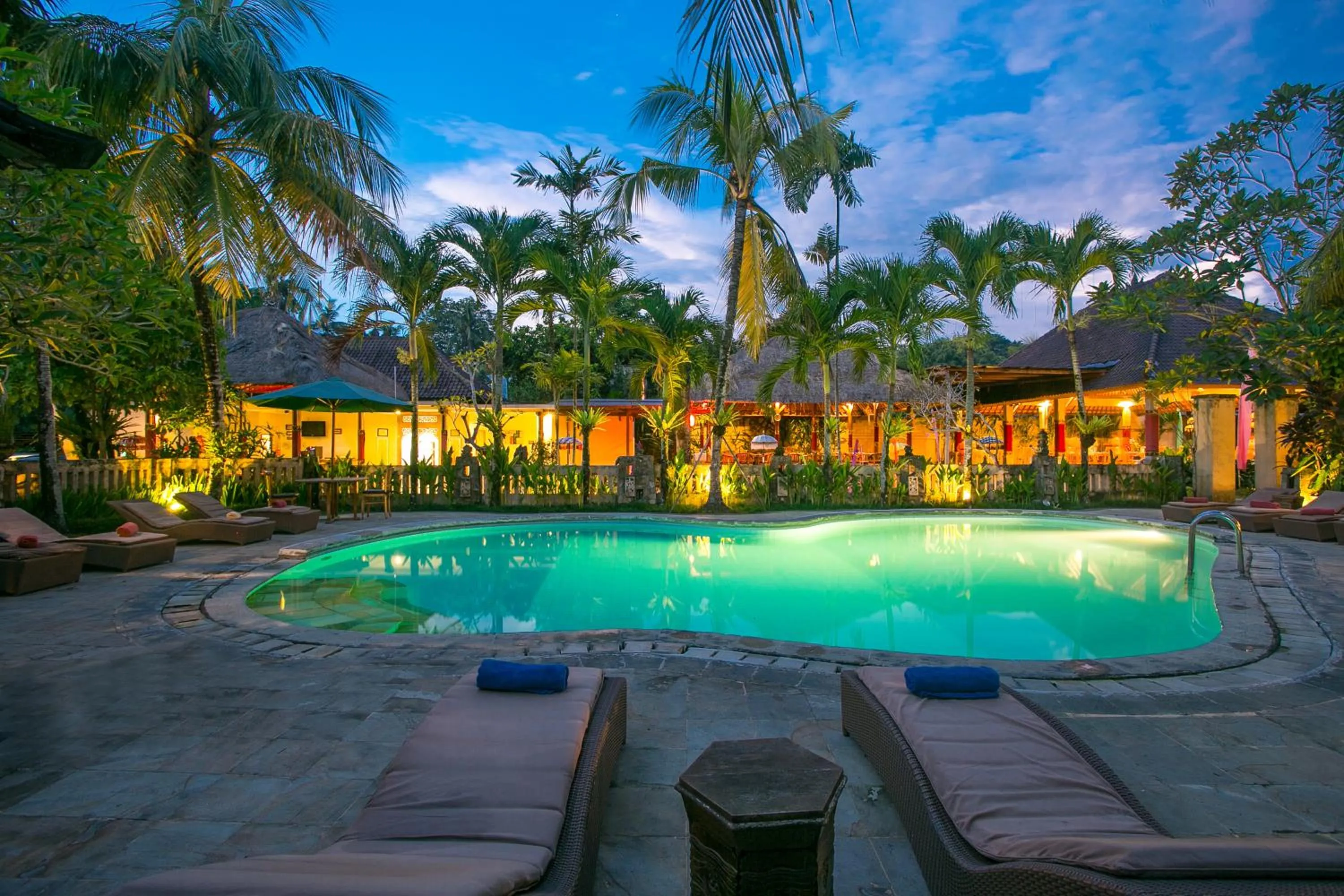 Swimming pool in Saren Indah Hotel
