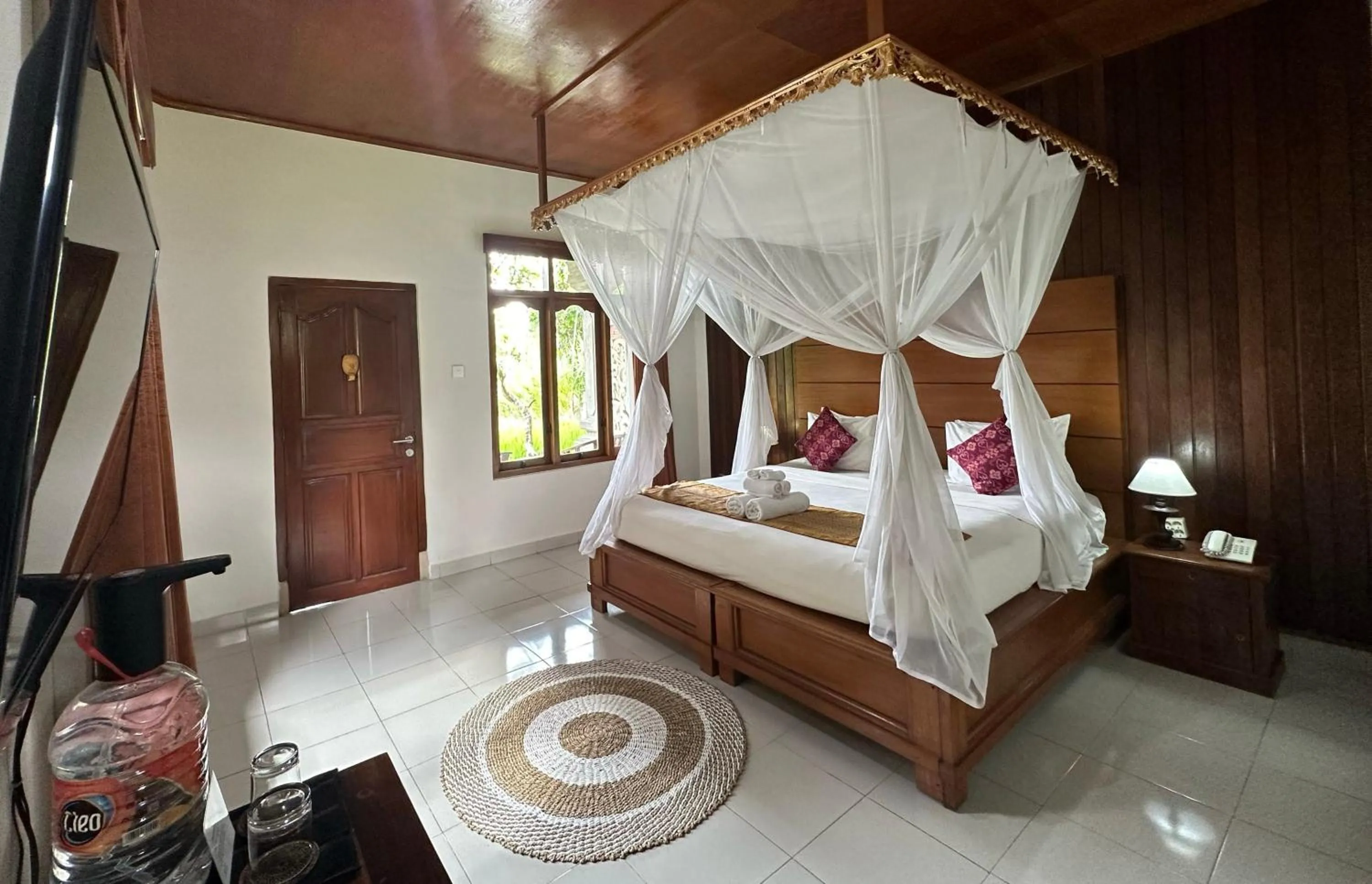 Bed in Saren Indah Hotel