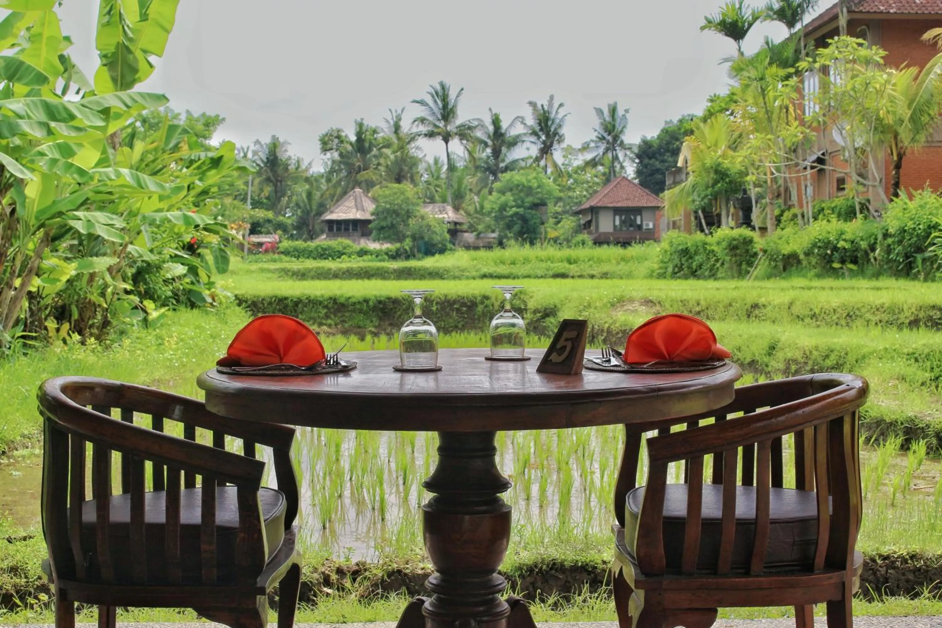 Restaurant/places to eat in Saren Indah Hotel