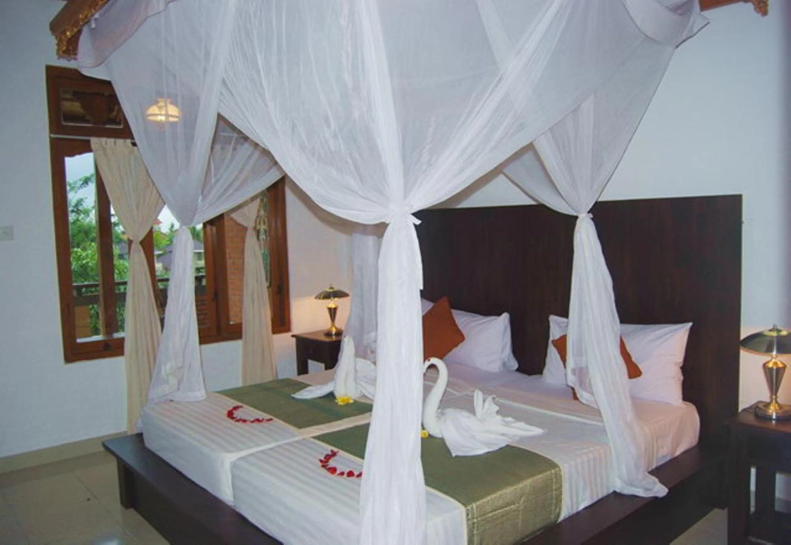 Bed in Saren Indah Hotel