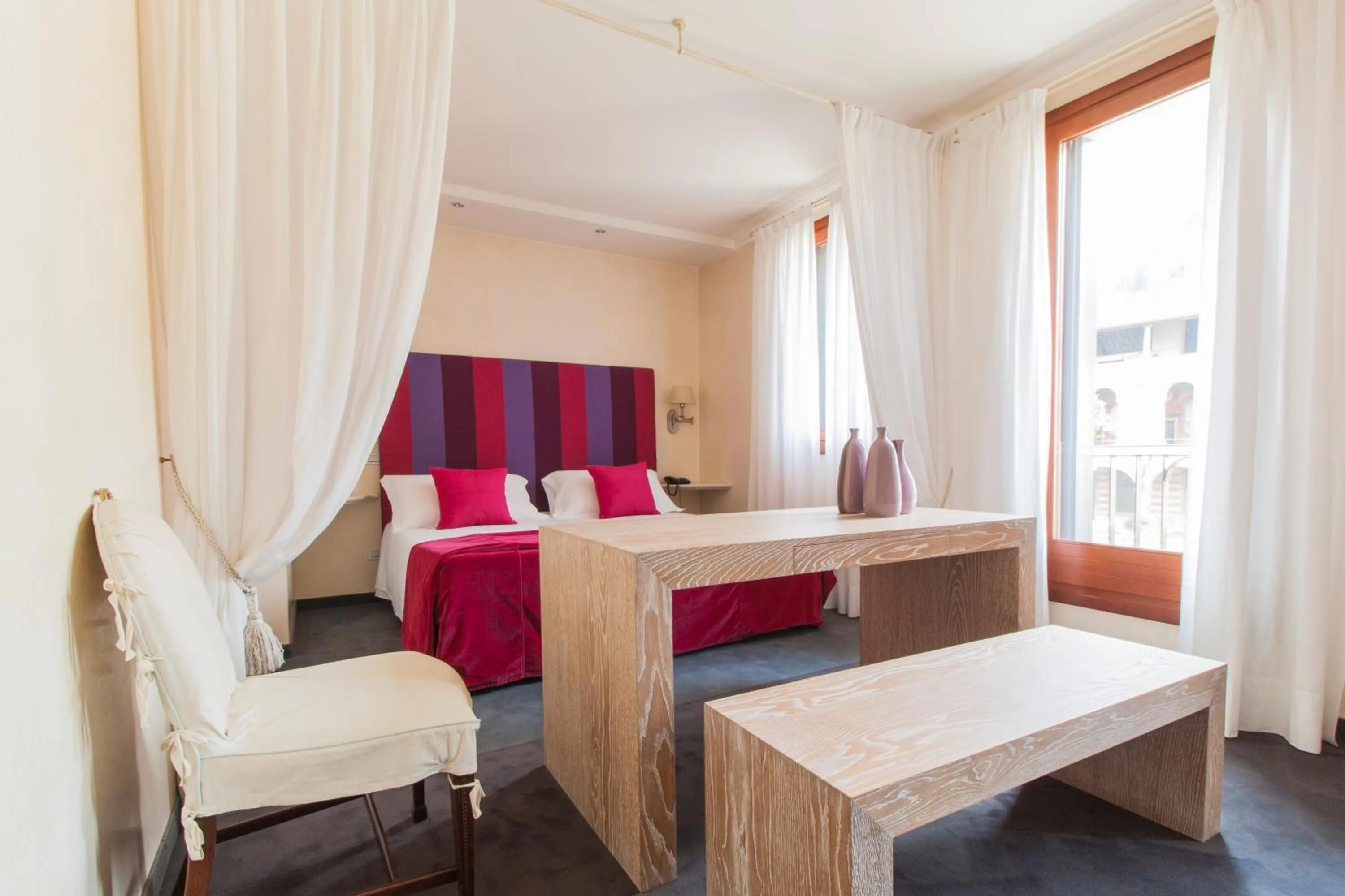 Bedroom, Bed in Charming Hotel dei Chiostri