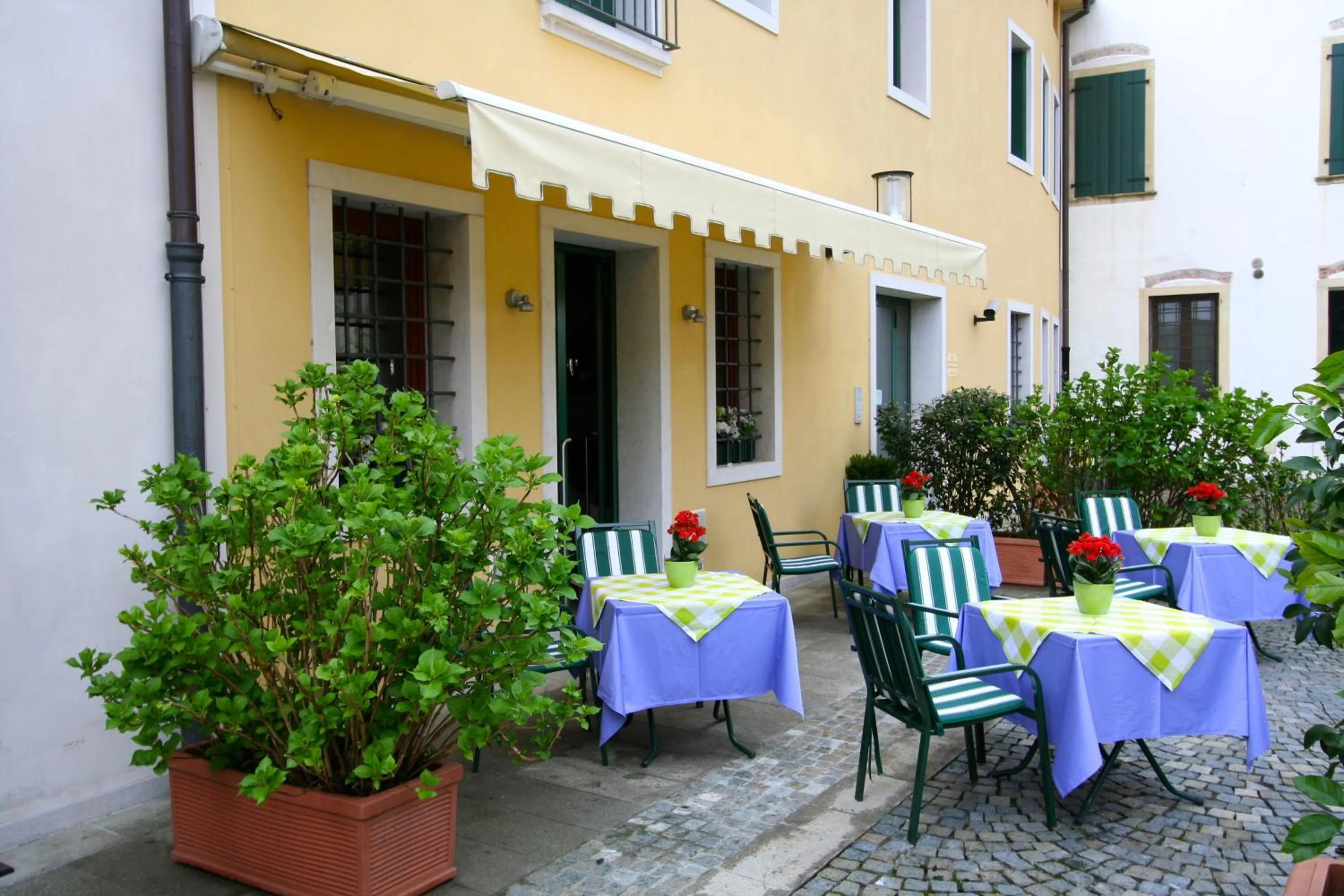Restaurant/places to eat in Charming Hotel dei Chiostri