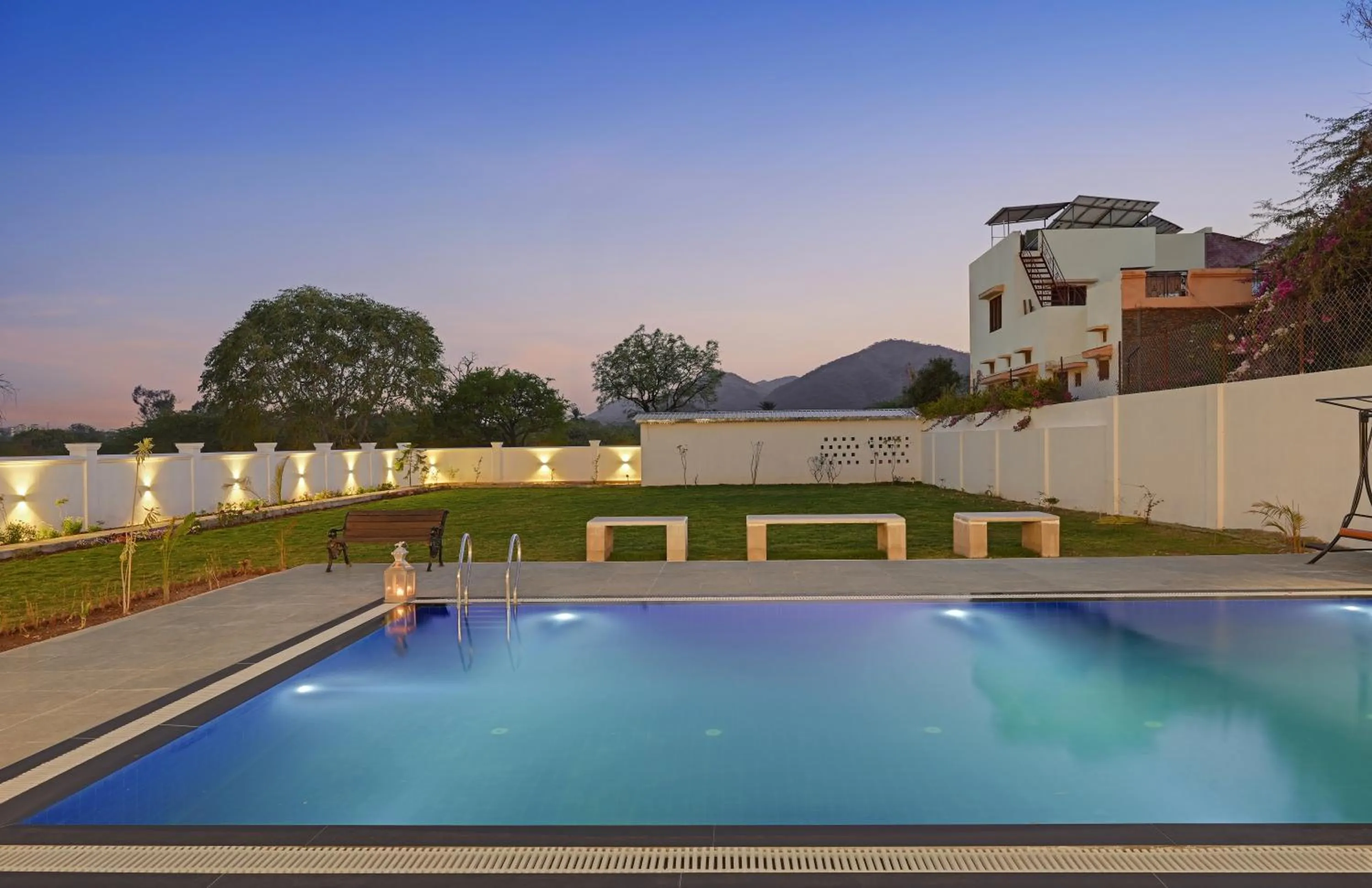 Garden in Boheda Manor - Luxury Retreat