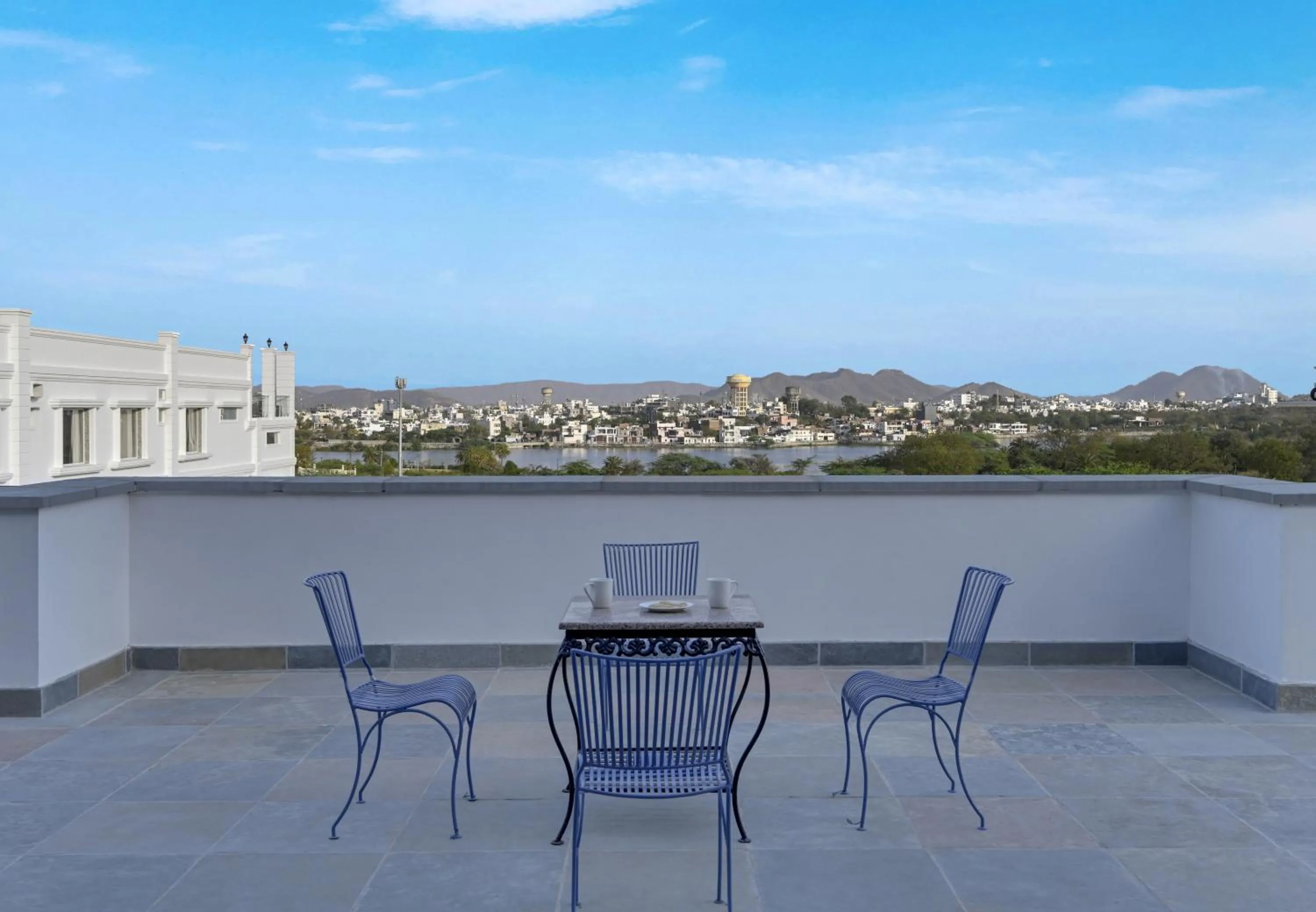 Patio in Boheda Manor - Luxury Retreat