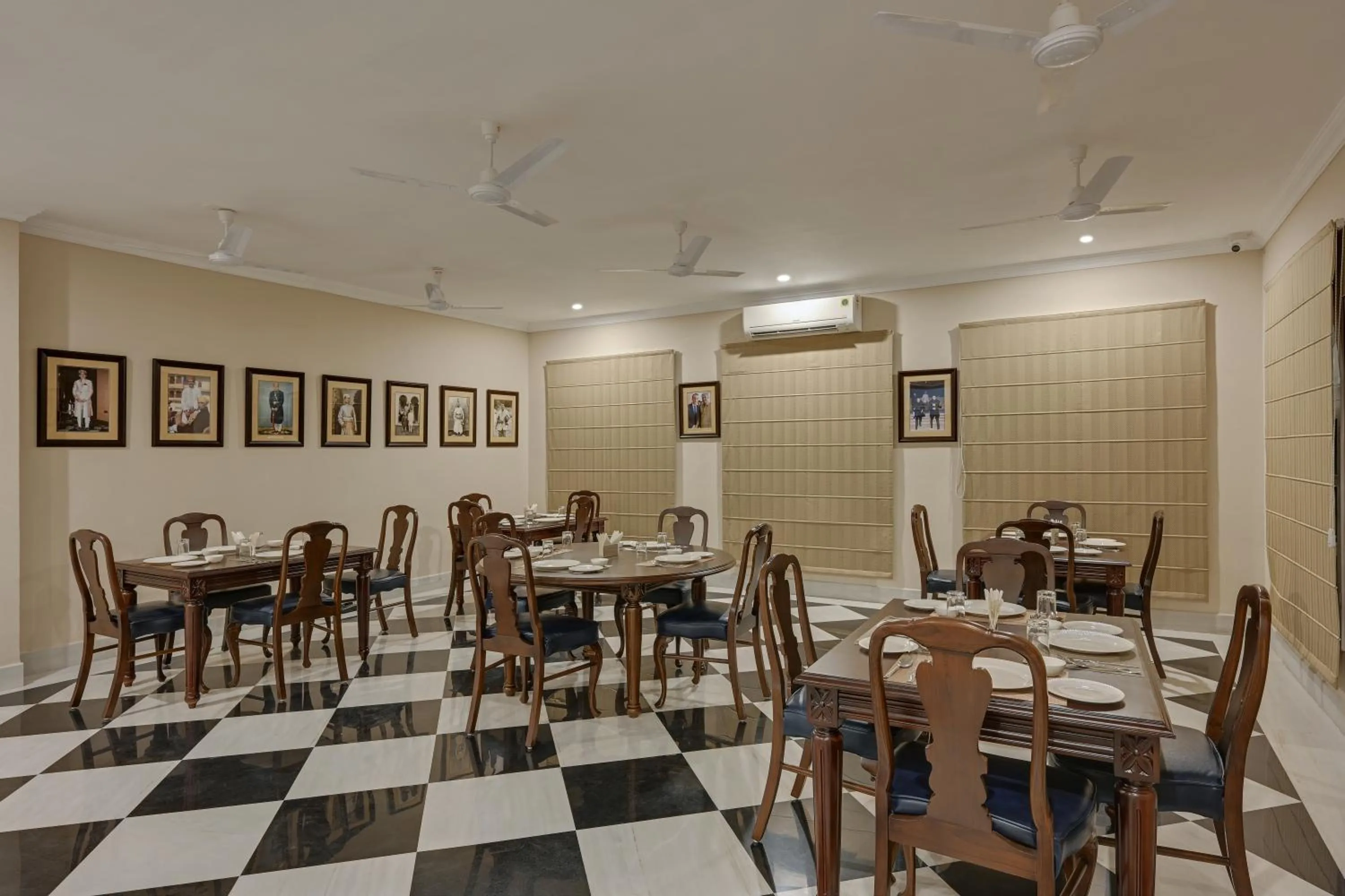 Restaurant/places to eat in Boheda Manor - Luxury Retreat