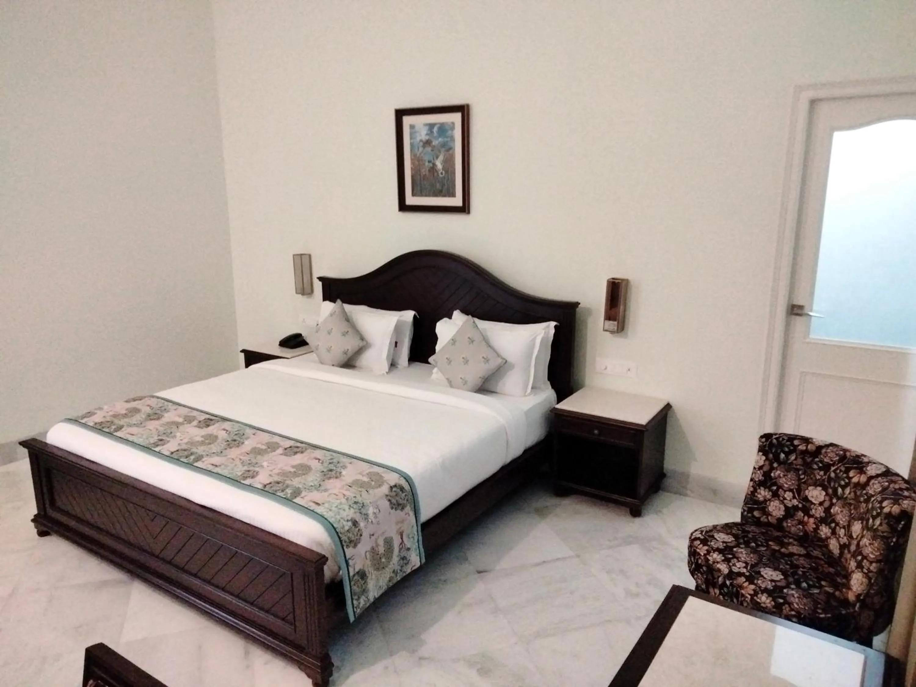 Bed in Boheda Manor - Luxury Retreat