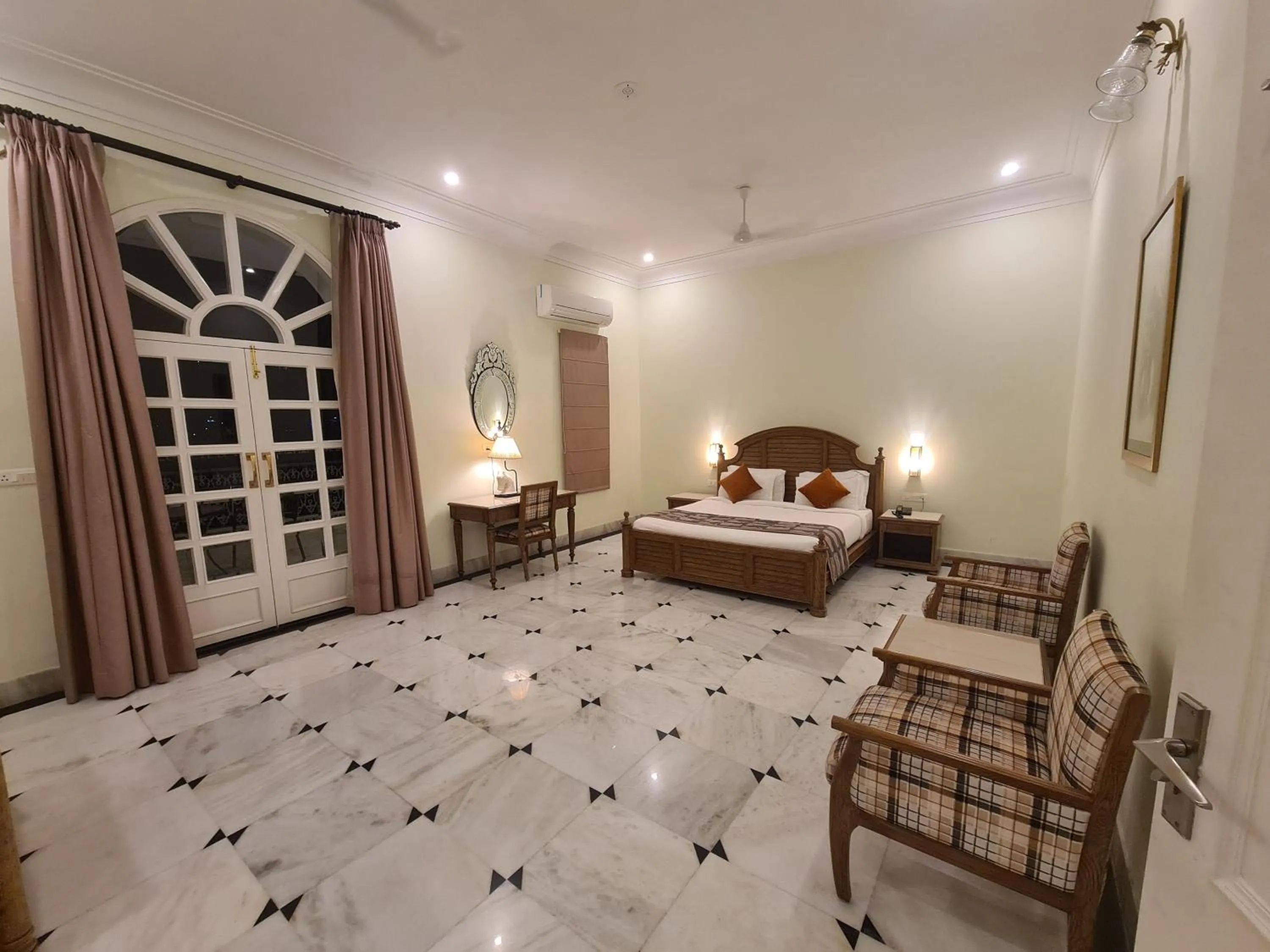 Photo of the whole room, Bed in Boheda Manor - Luxury Retreat