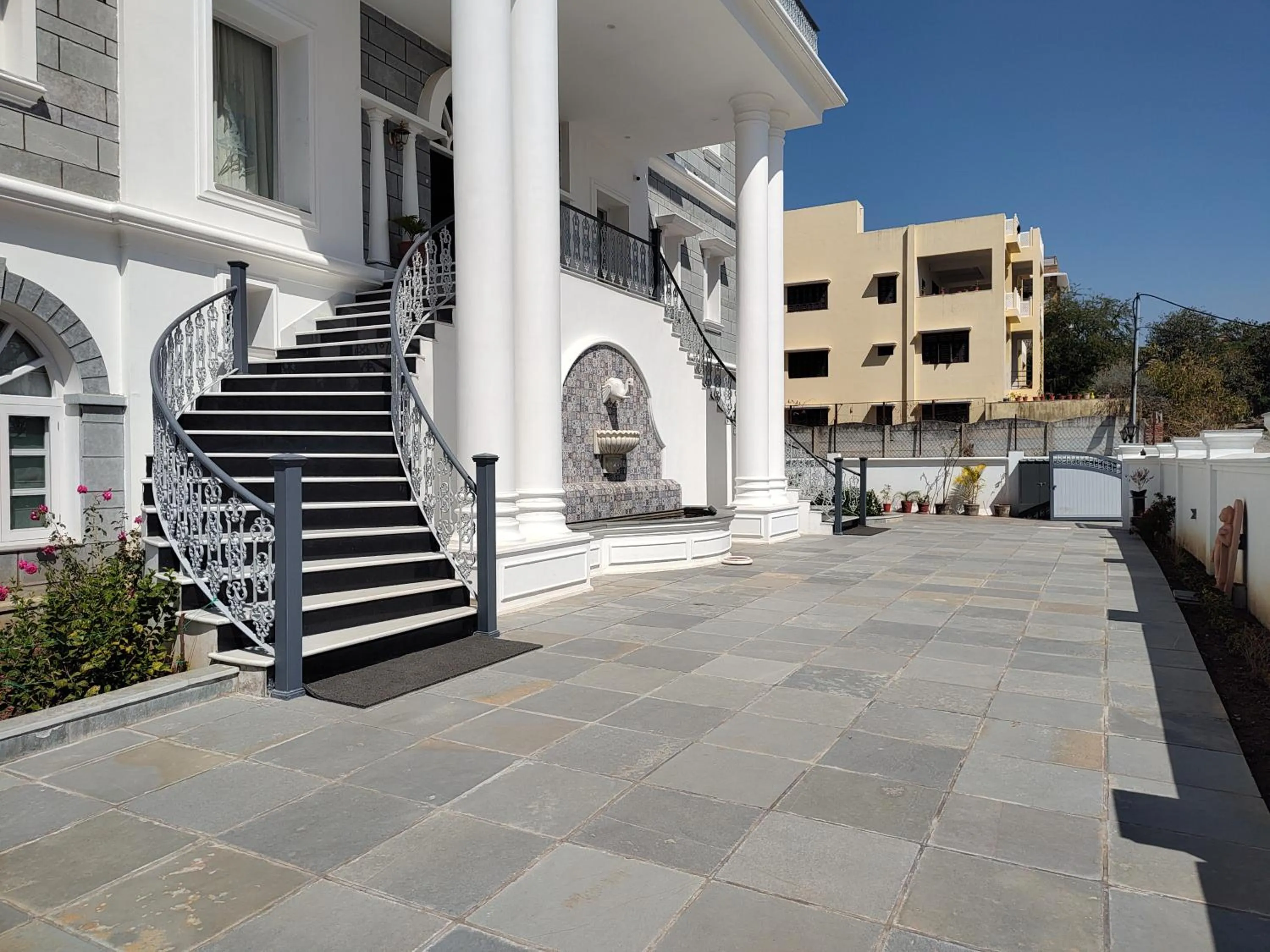 Property building in Boheda Manor - Luxury Retreat