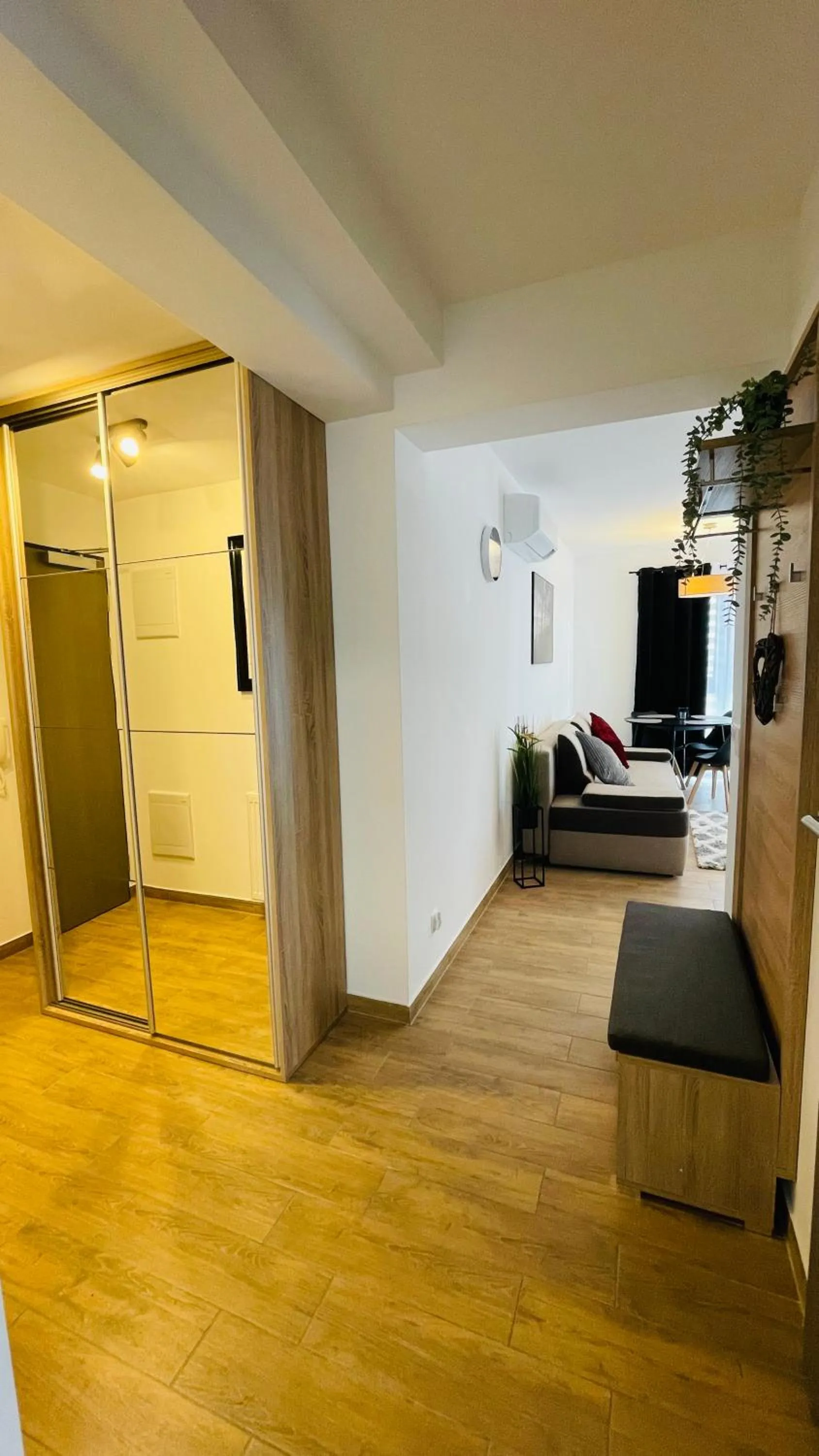 wardrobe in Apartamenty na Wiejskiej Ustronie Morskie