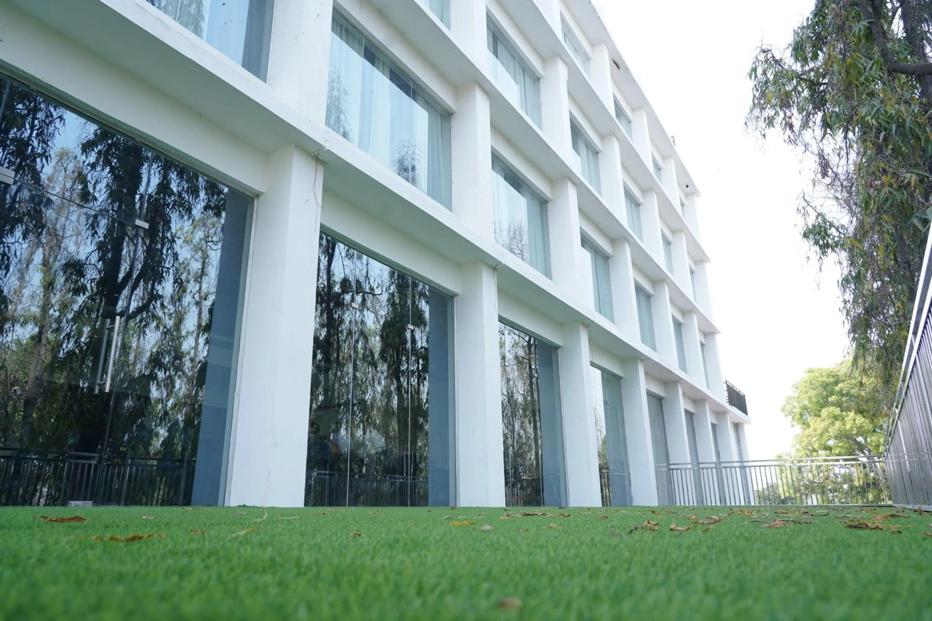 Restaurant/places to eat in HOTEL MAKHAN VIHAR