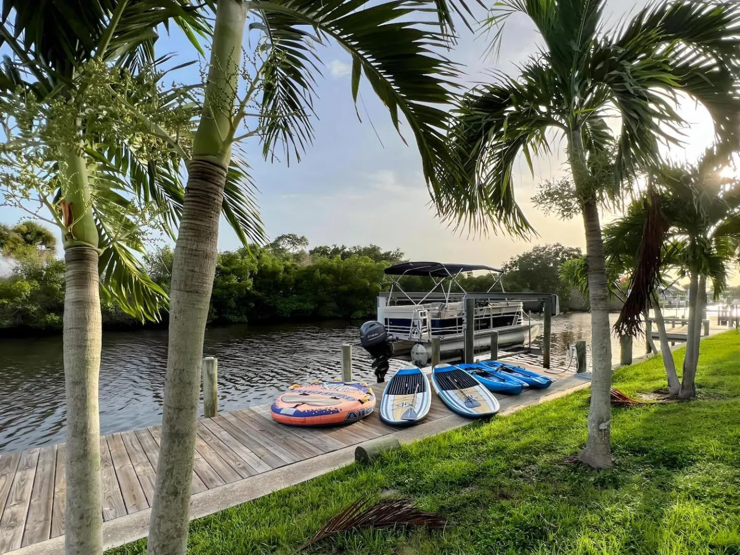 House With A BoatYour Private Waterfront Resort