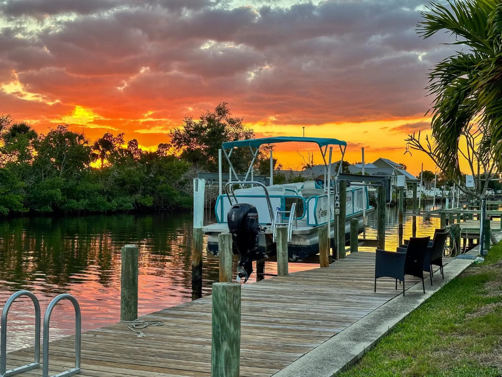 House With A BoatYour Private Waterfront Resort