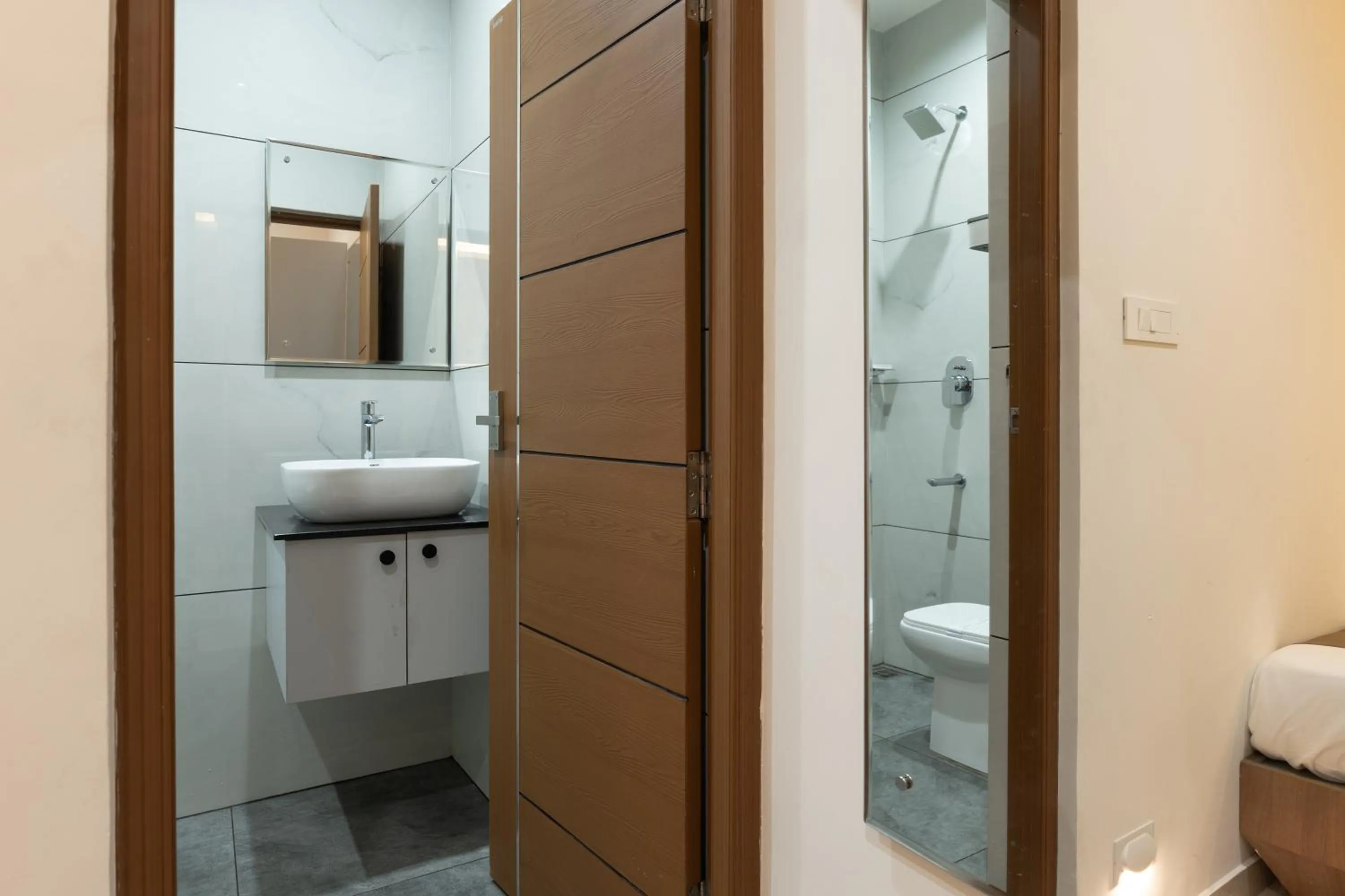 Shower in MEDLEY REGENCY