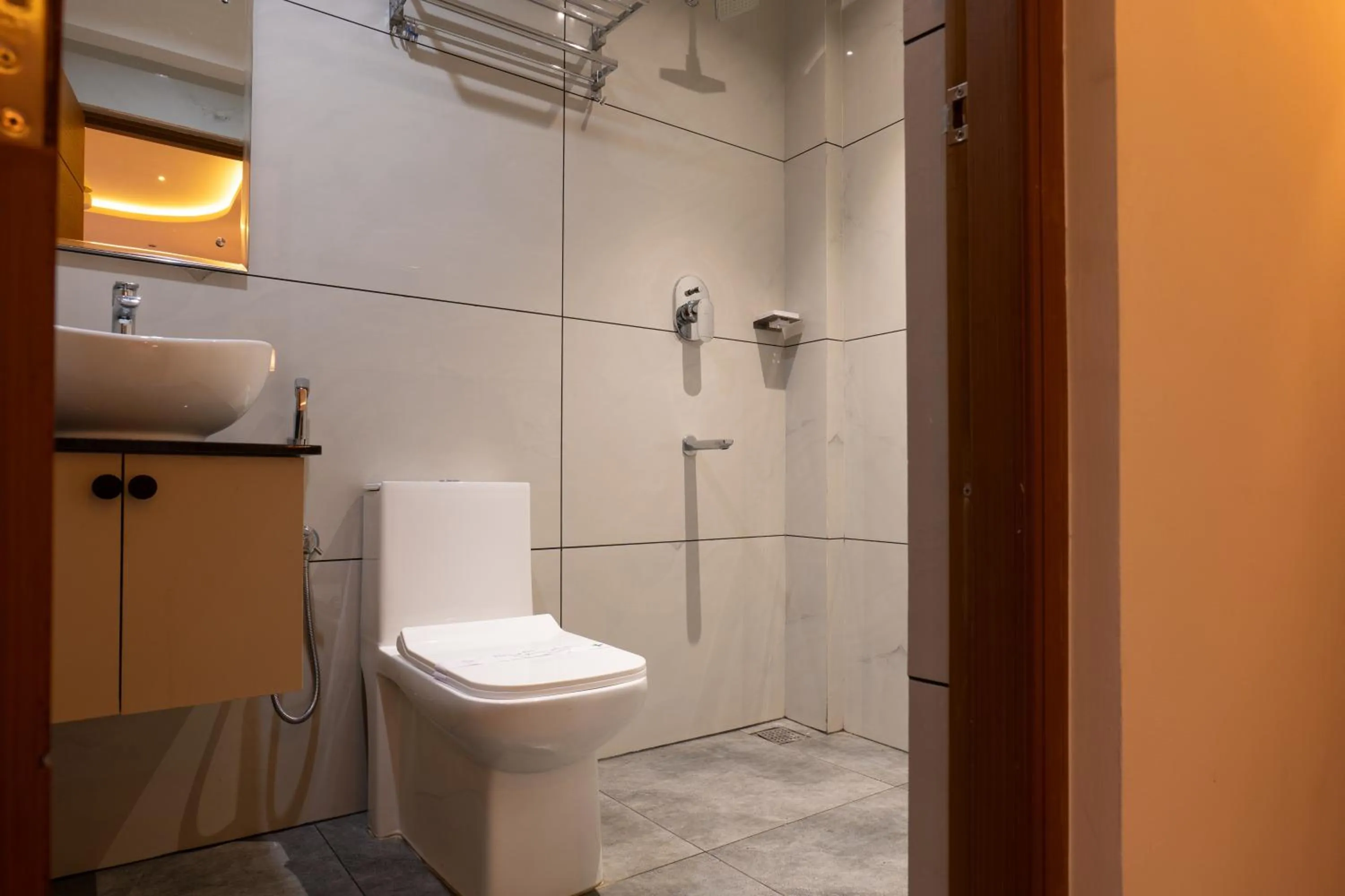 Shower in MEDLEY REGENCY