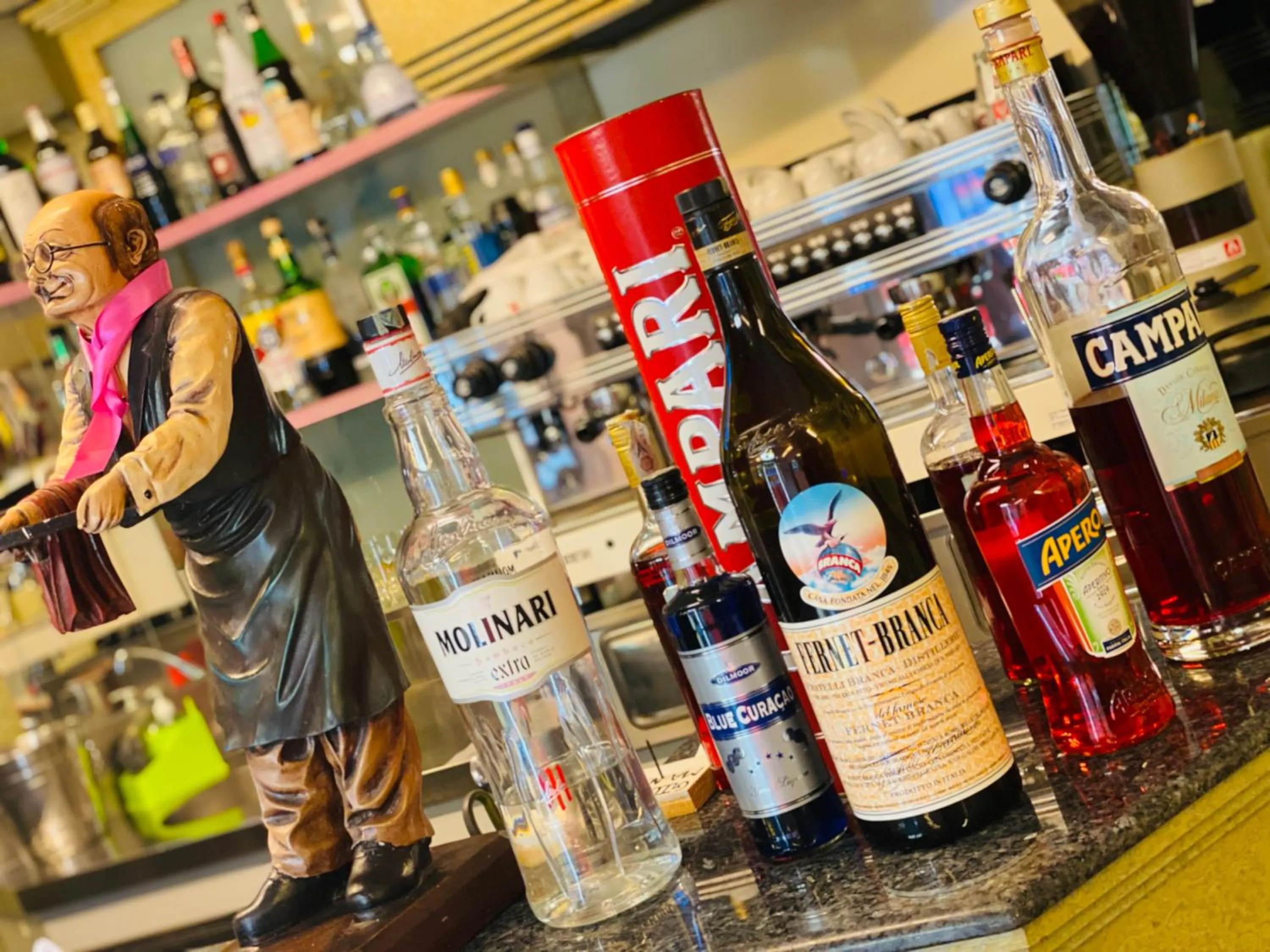 Drinks in hotel iris