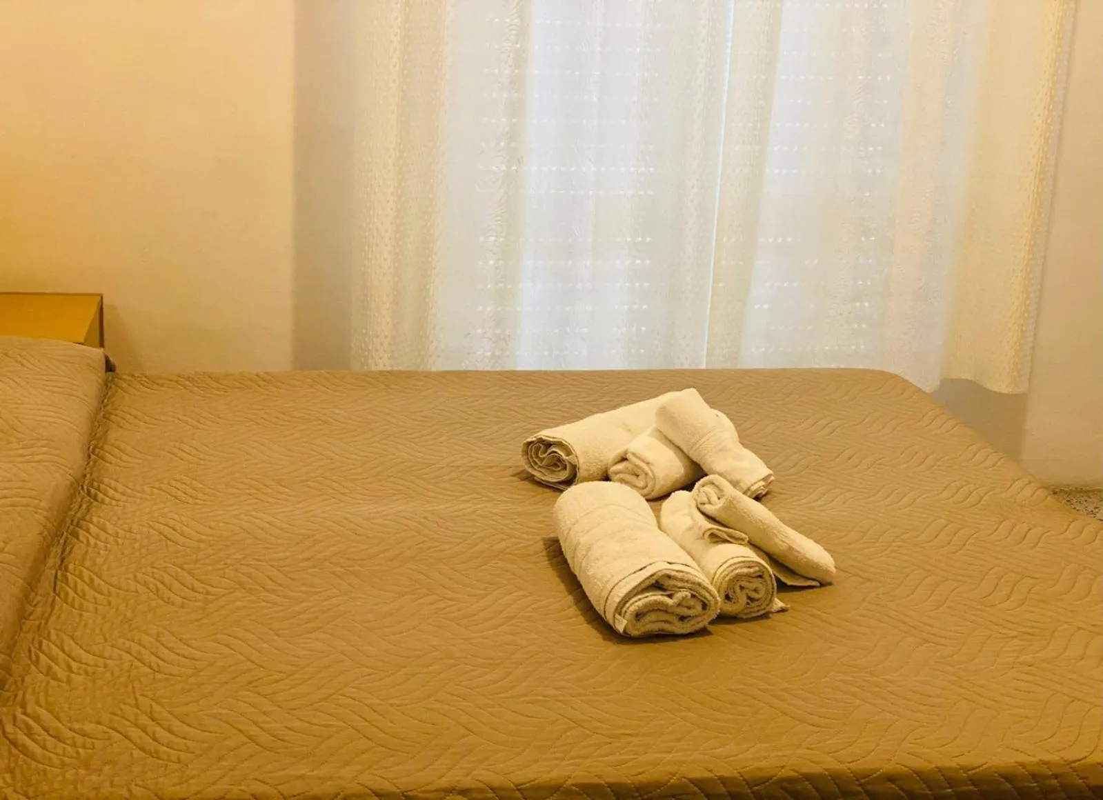 Bedroom, Bed in hotel iris