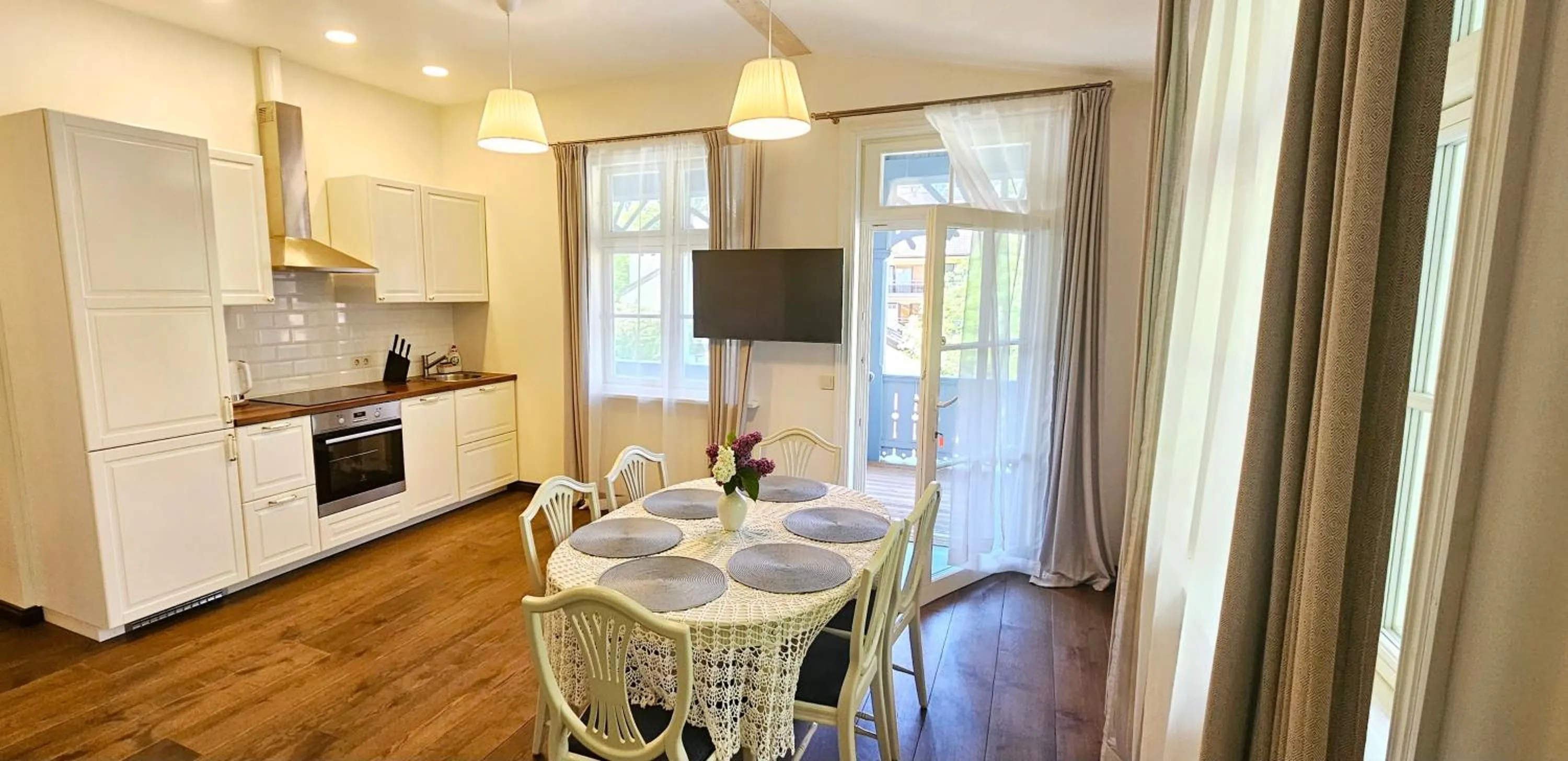 Dining area in Villa Loebel 1881