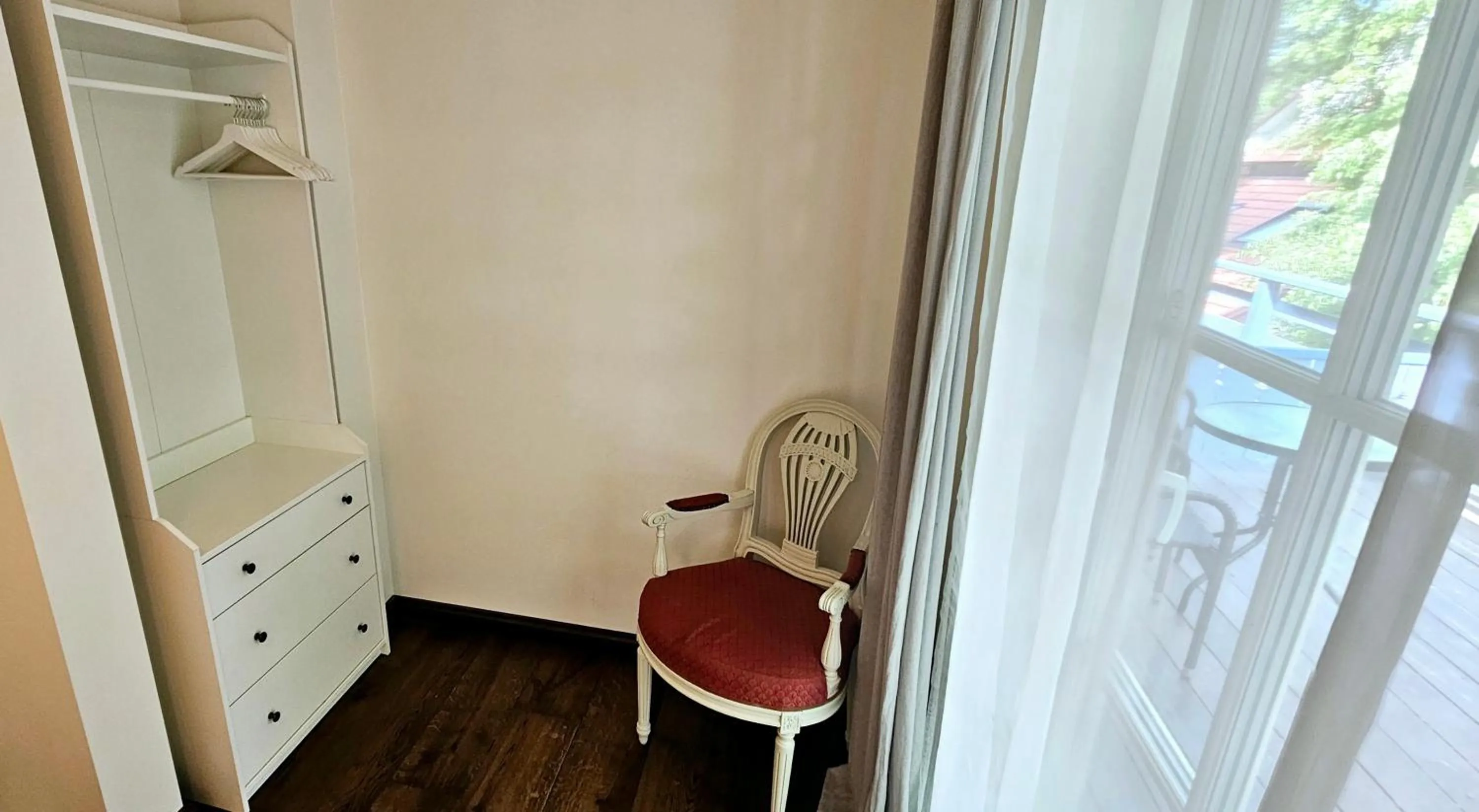 Bedroom in Villa Loebel 1881